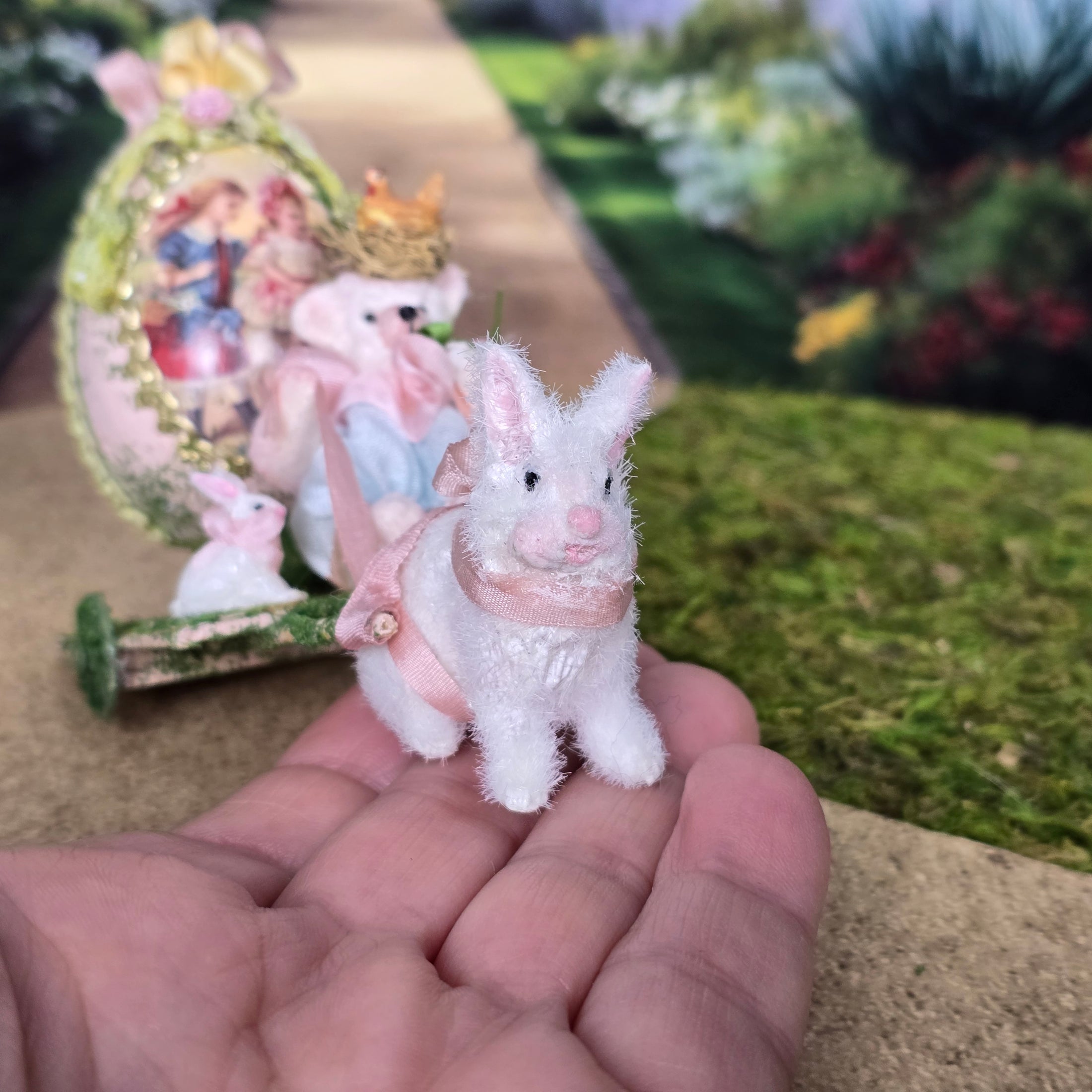 Le Coffre d’Emilie Easter Bunny Egg Coach Miniature Vignette