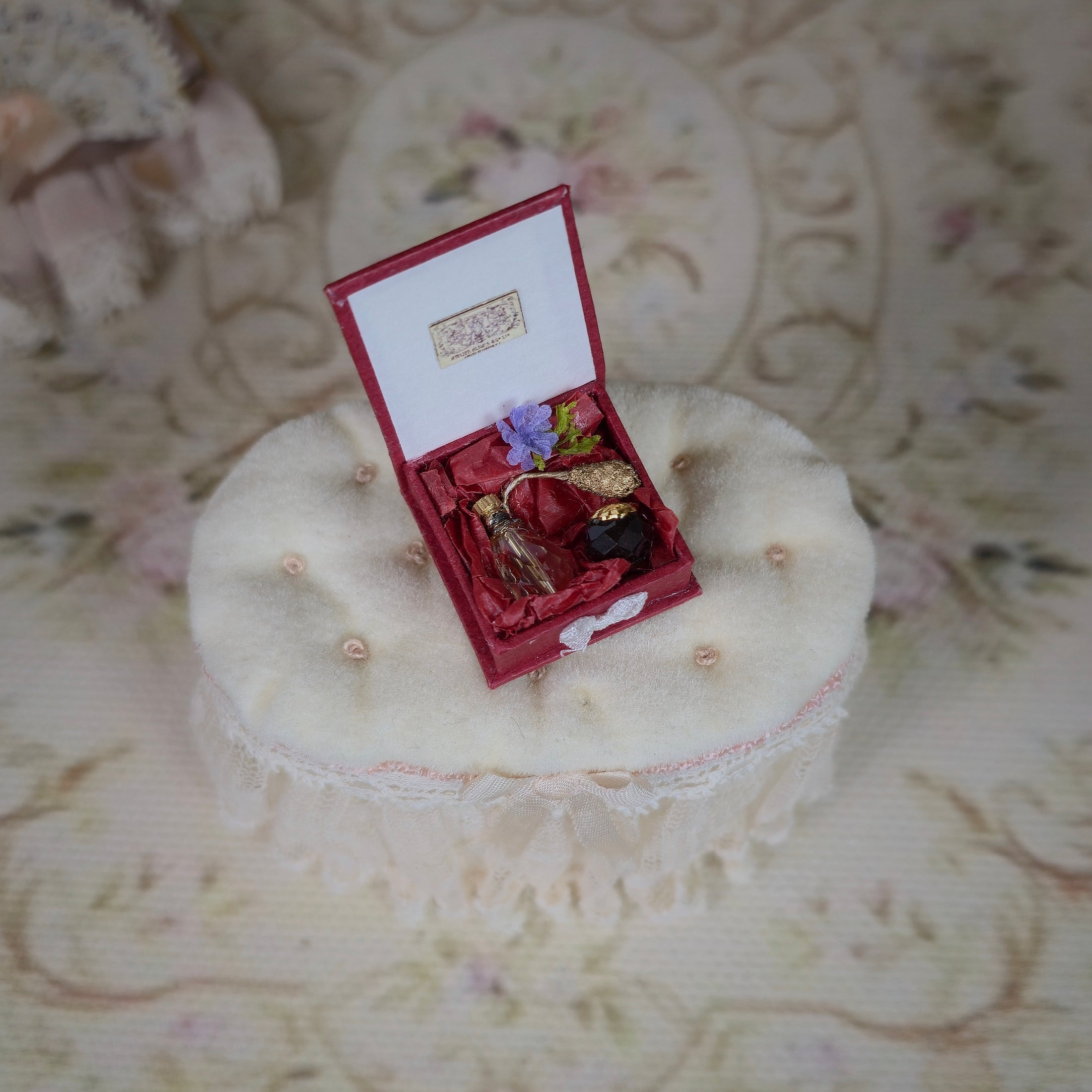 Miniature Perfume Gift Box Dollhouse Accessory Glass Bottle 1:12
