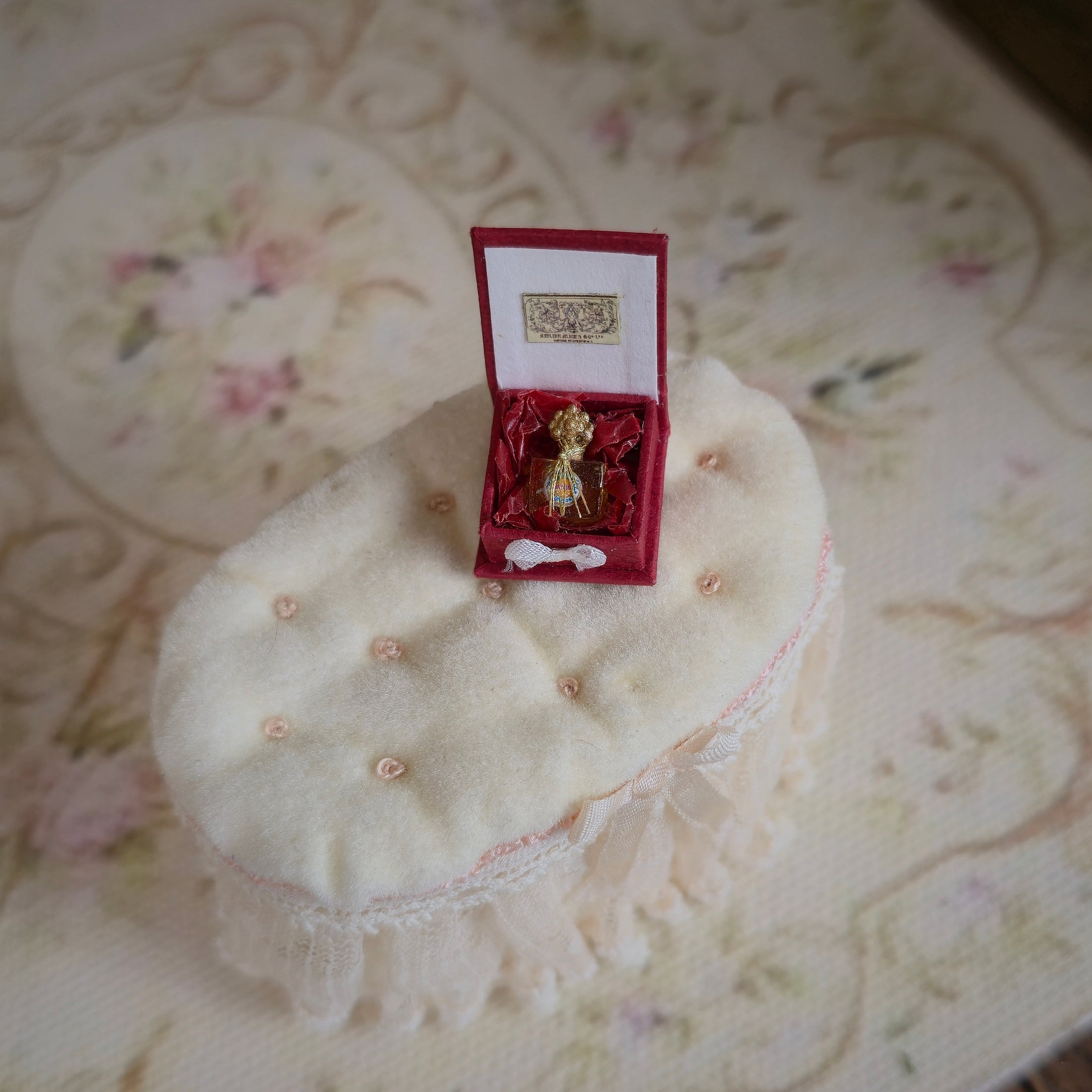 Miniature Perfume Gift Box Dollhouse Accessory Glass Bottle 1:12
