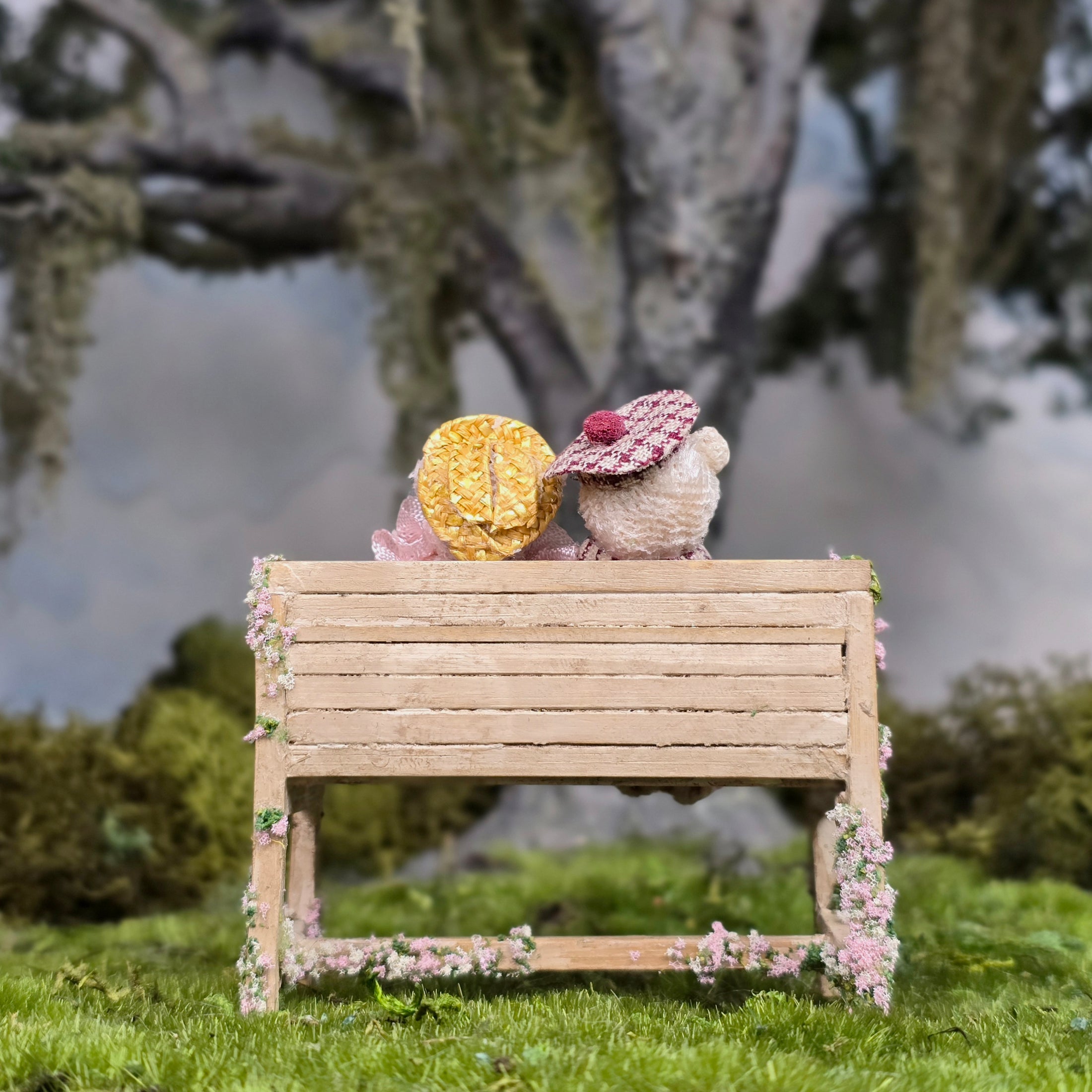Le Coffre d’Emilie OOAK Teddy Bears on Park Bench Miniature Vignette