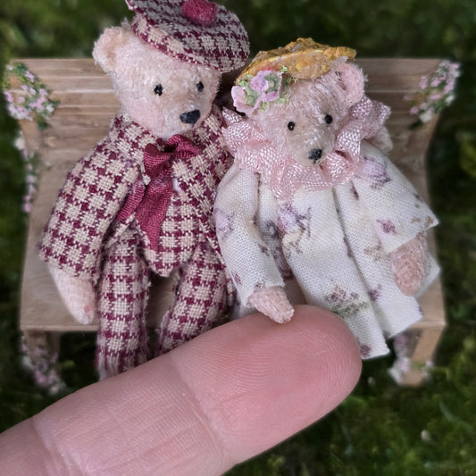 Le Coffre d’Emilie OOAK Teddy Bears on Park Bench Miniature Vignette