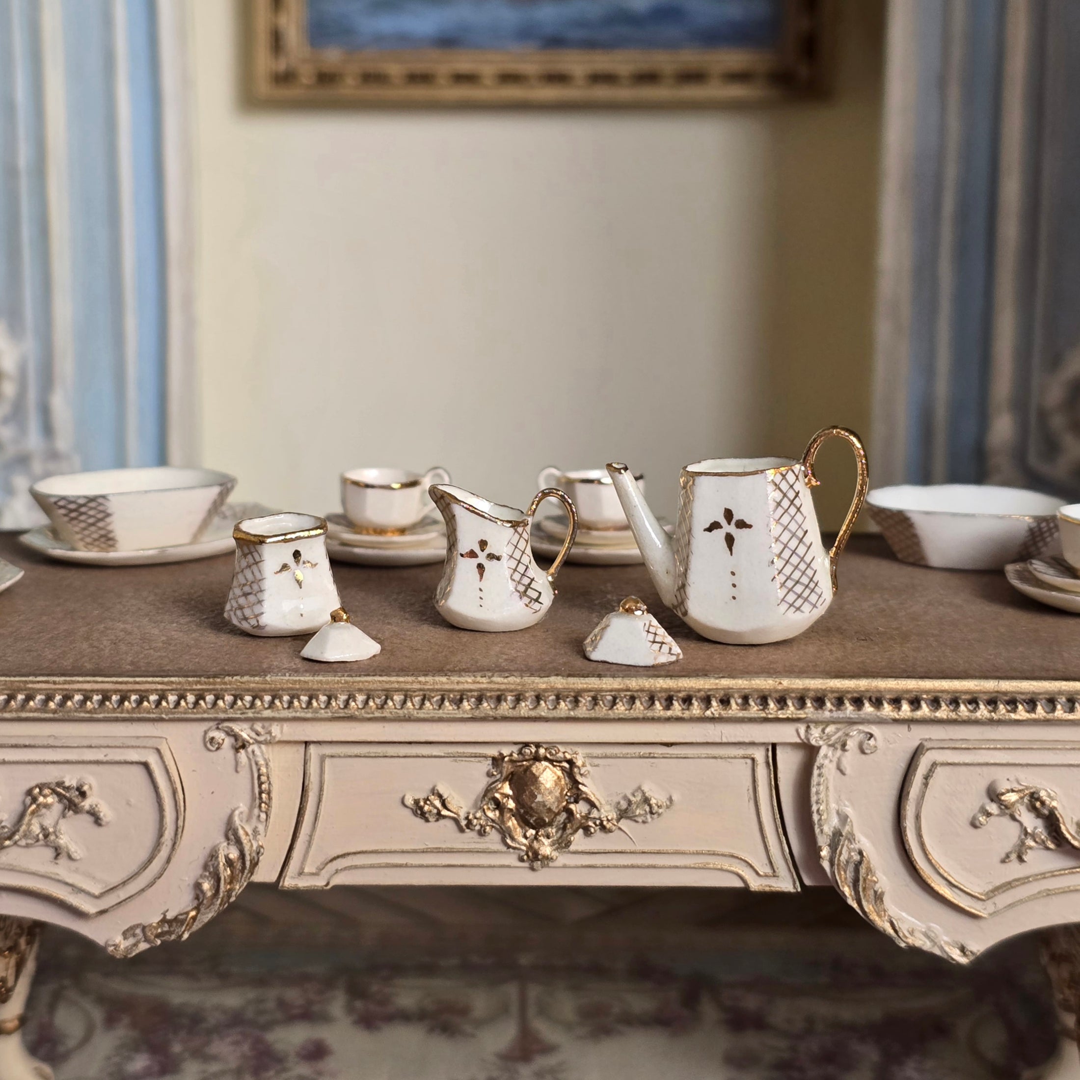 Cream & Gold Karen Zorich 19-Piece Porcelain Lattice Tea & Dinner Service
