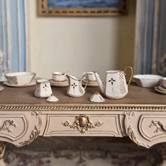 Cream & Gold Karen Zorich 19-Piece Porcelain Lattice Tea & Dinner Service