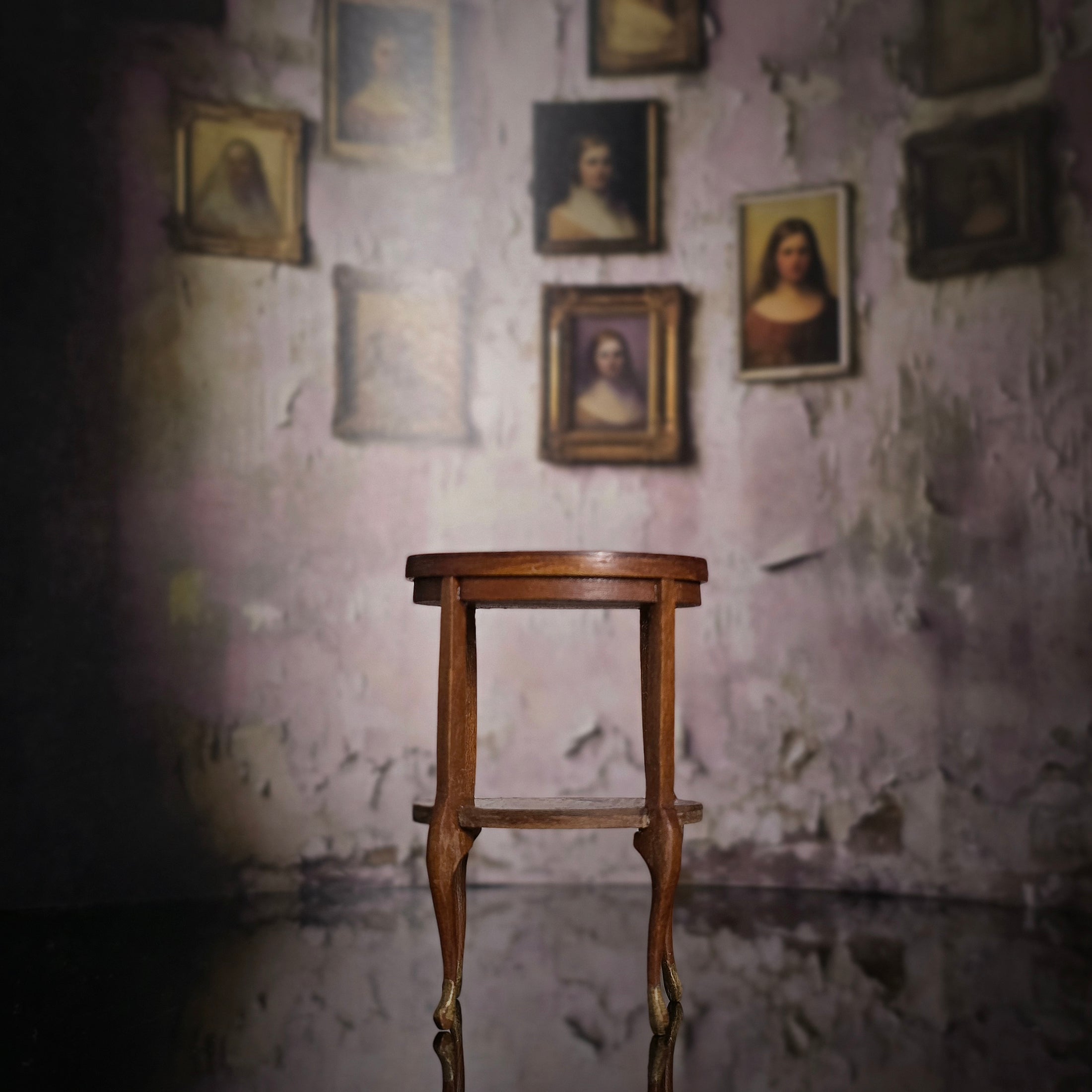 Carved Circular French Guéridon Side Accent Table by Walter Schutter