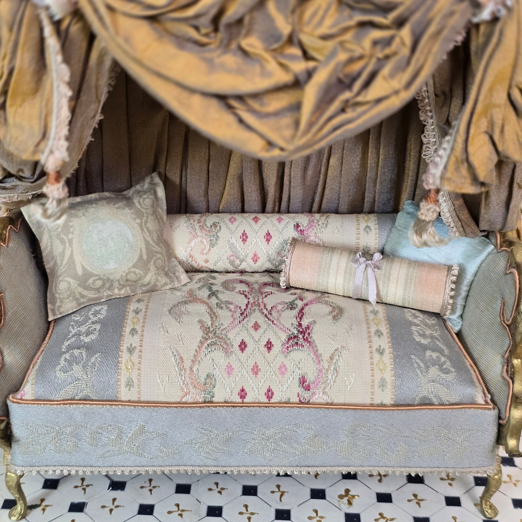 June Clinkscales 2009 Opulent Draped Silk Louis XV Canopy Daybed OOAK