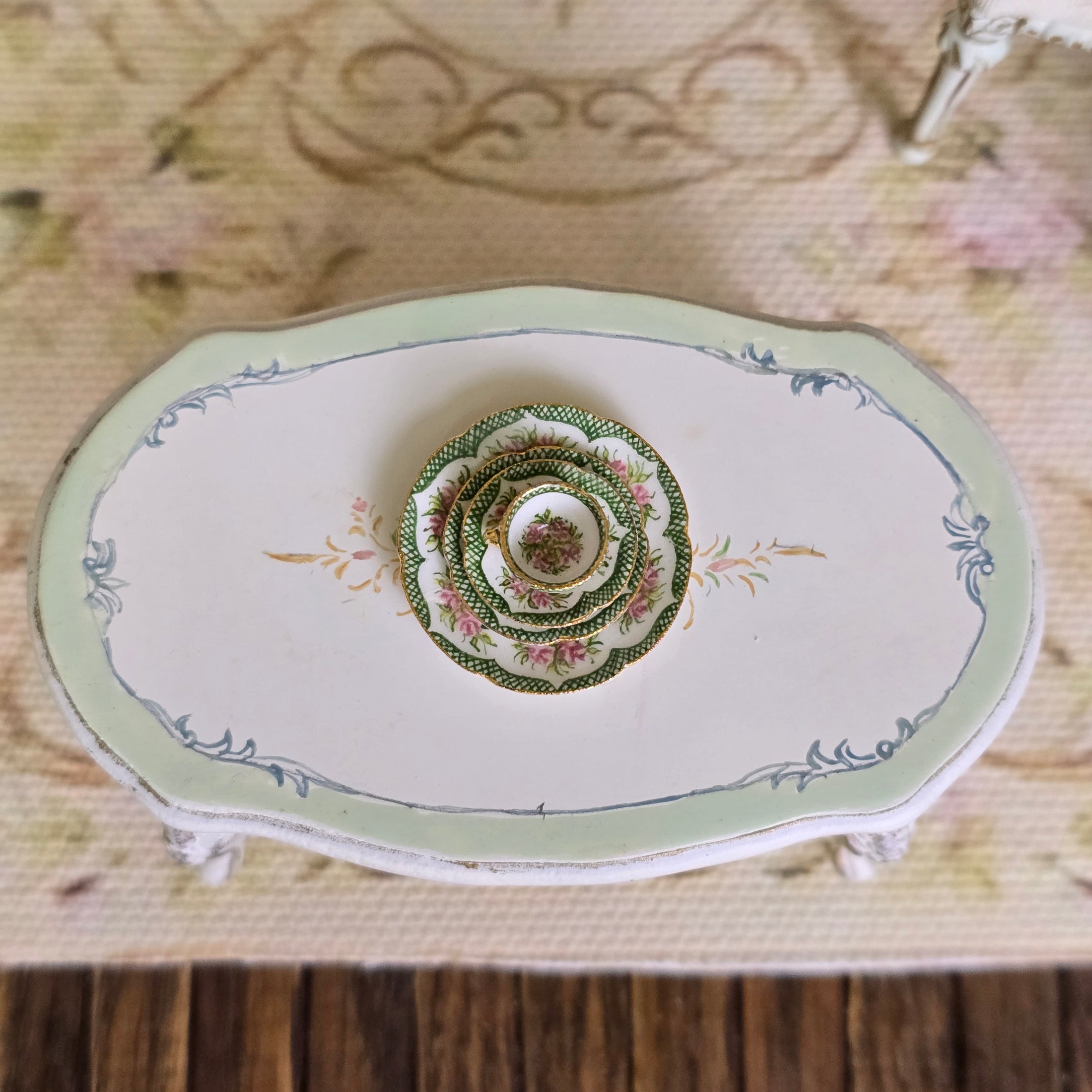 Teresa Welch Gilt GREEN Rose Porcelain 4-Piece Place Setting 2014