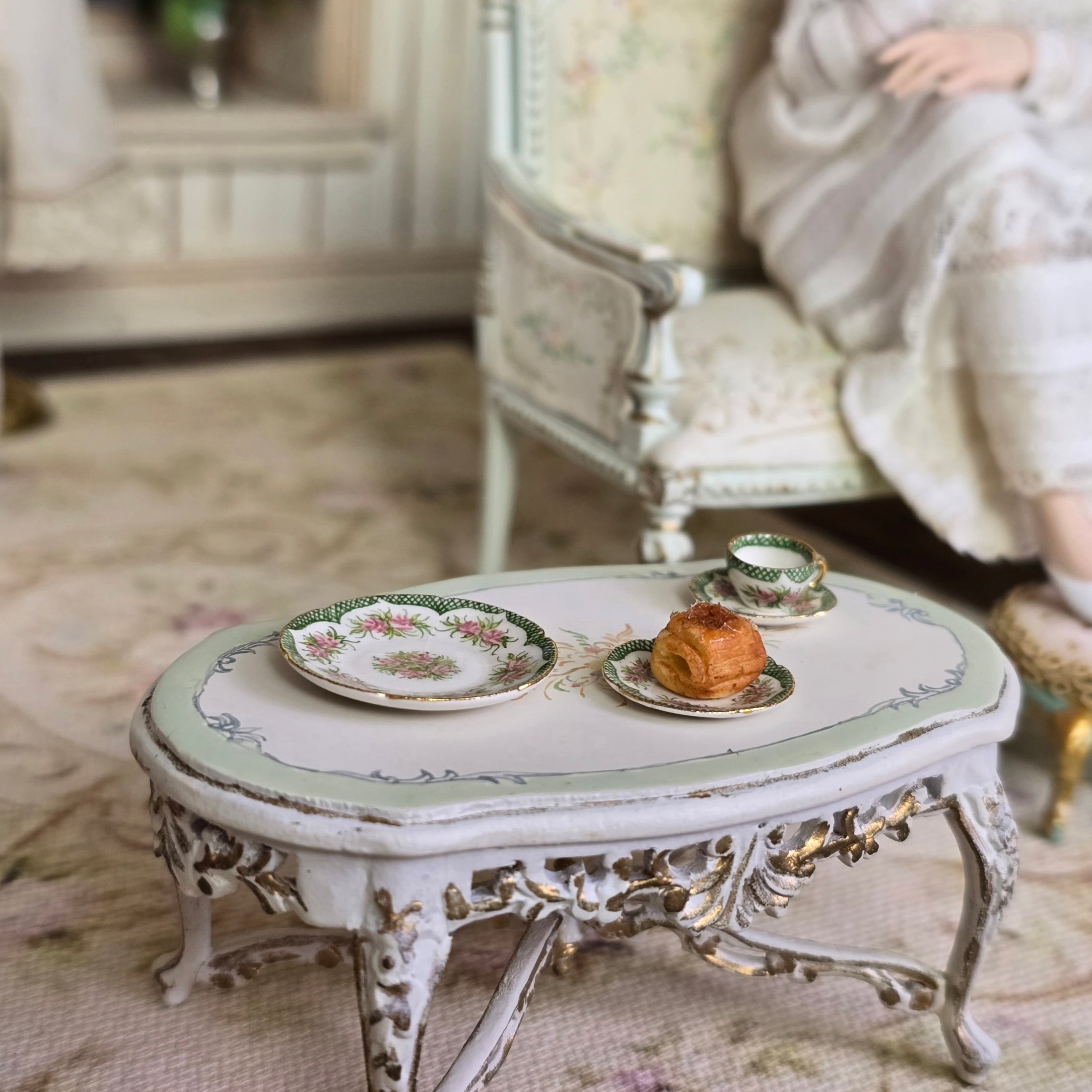 Teresa Welch Gilt GREEN Rose Porcelain 4-Piece Place Setting 2014