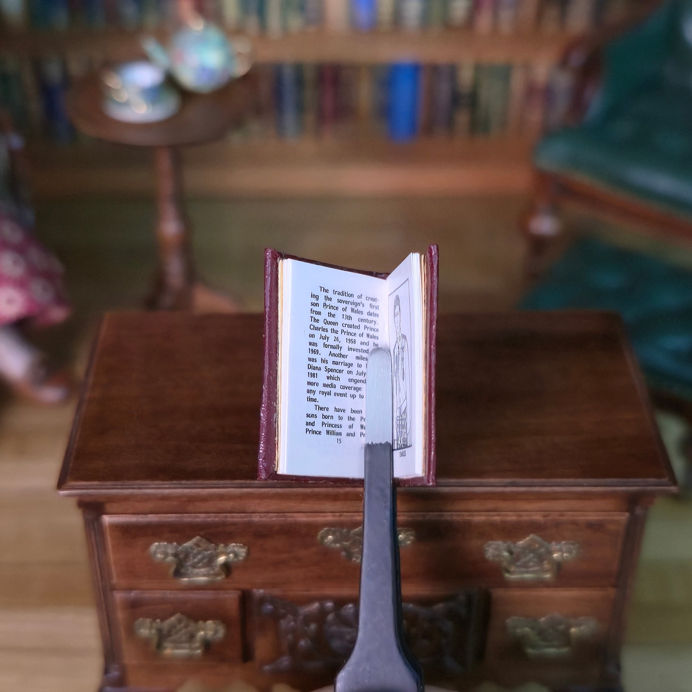Barbara Raheb “Elizabeth” Queen Elizabeth II Miniature Readable Micro Book 1994