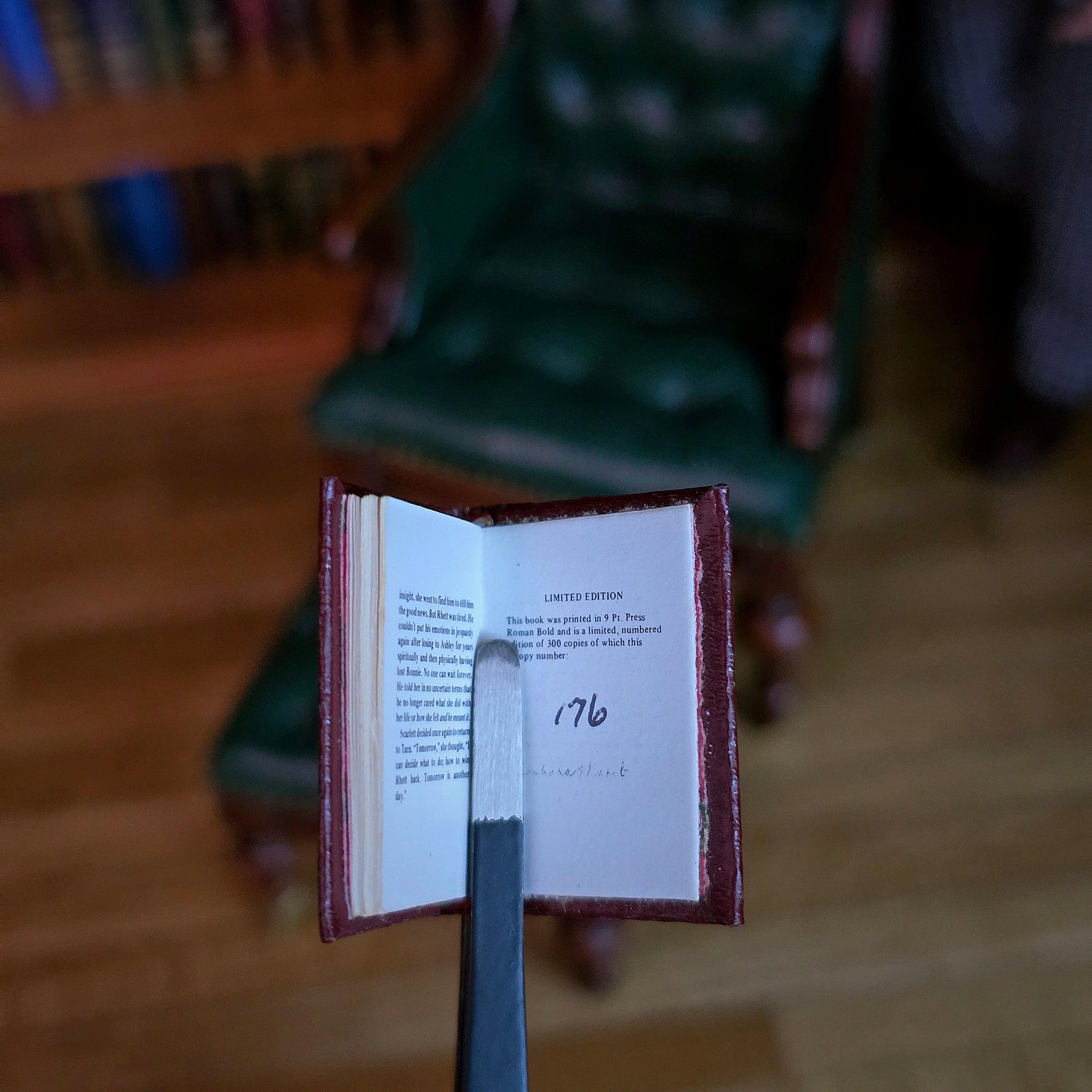 Barbara Raheb "Gone with the Wind" Readable Micro Miniature Book 1984