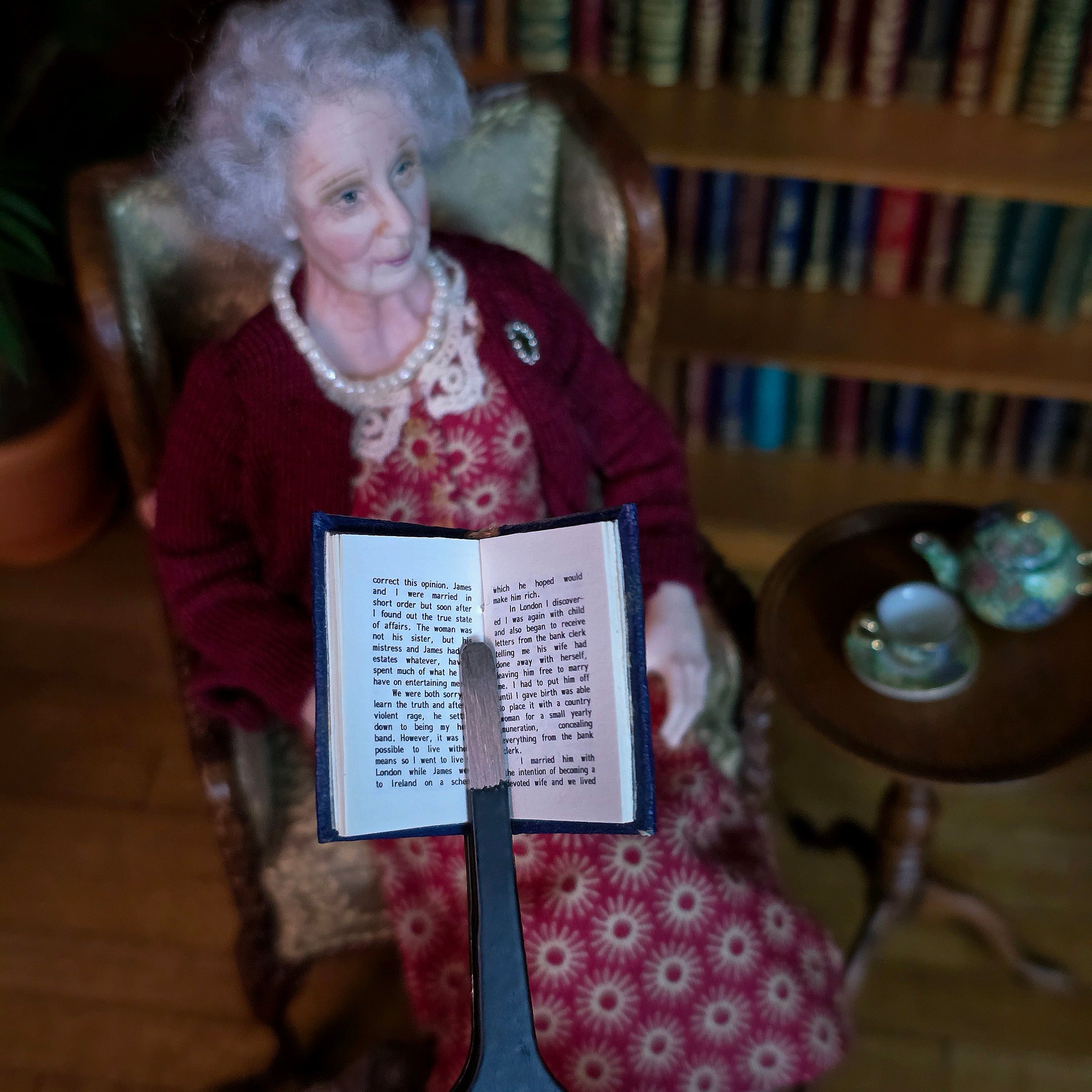 Barbara Raheb "Moll Flanders by Daniel Defoe" Micro Miniature Book 1993