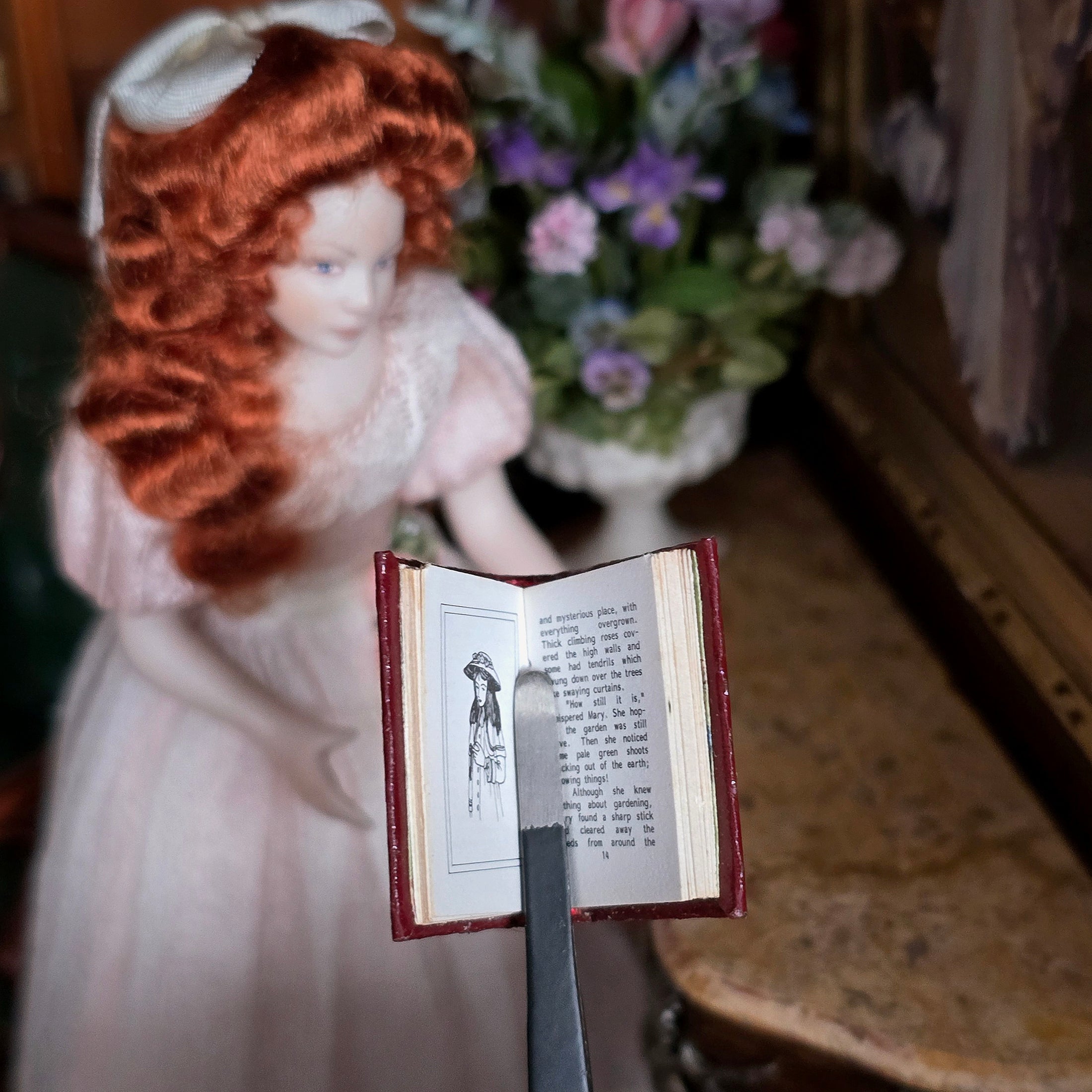 Barbara Raheb "The Secret Garden" 1990 Readable Miniature Book