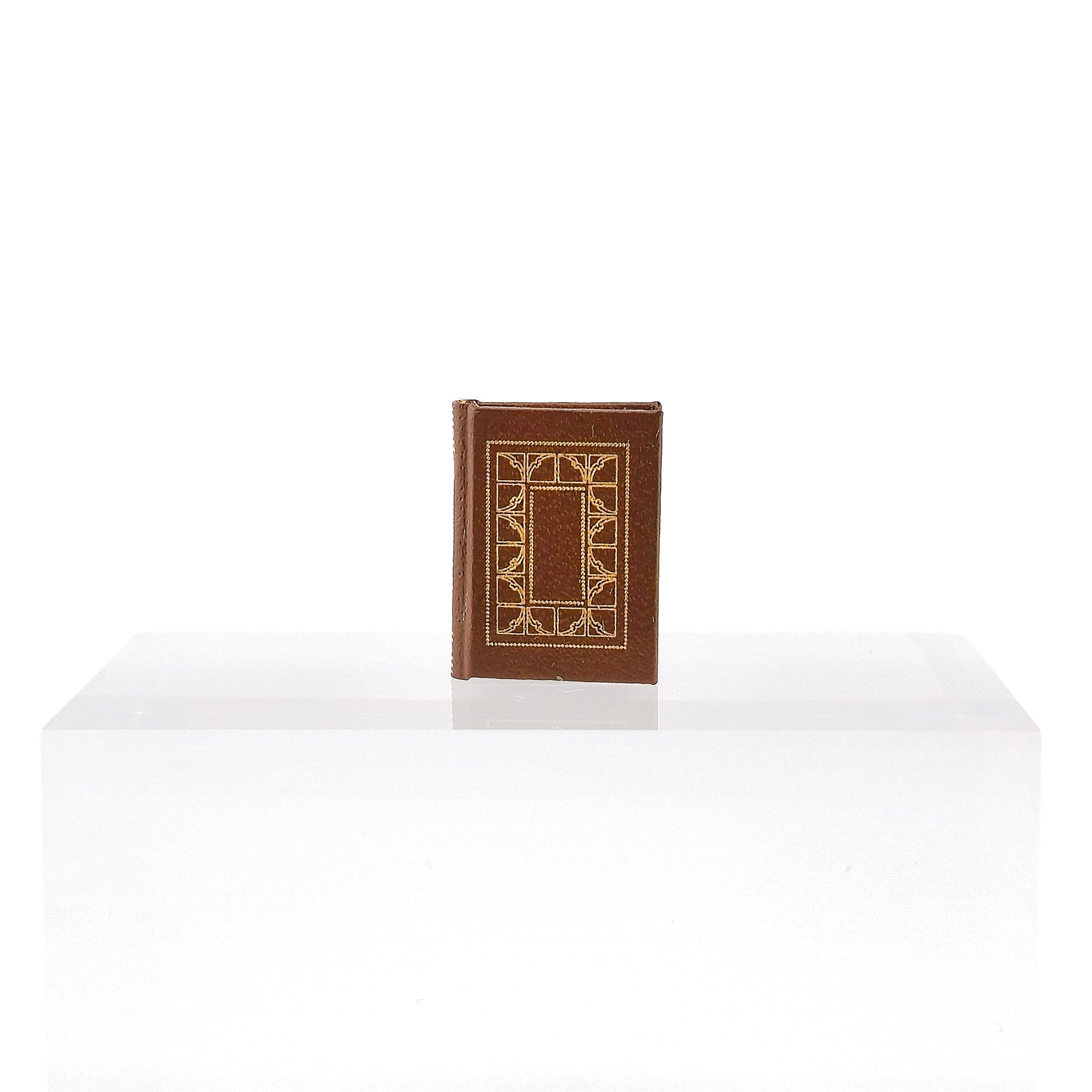 Barbara Raheb "Posthumous Papers of the Pickwick Club" Miniature Book