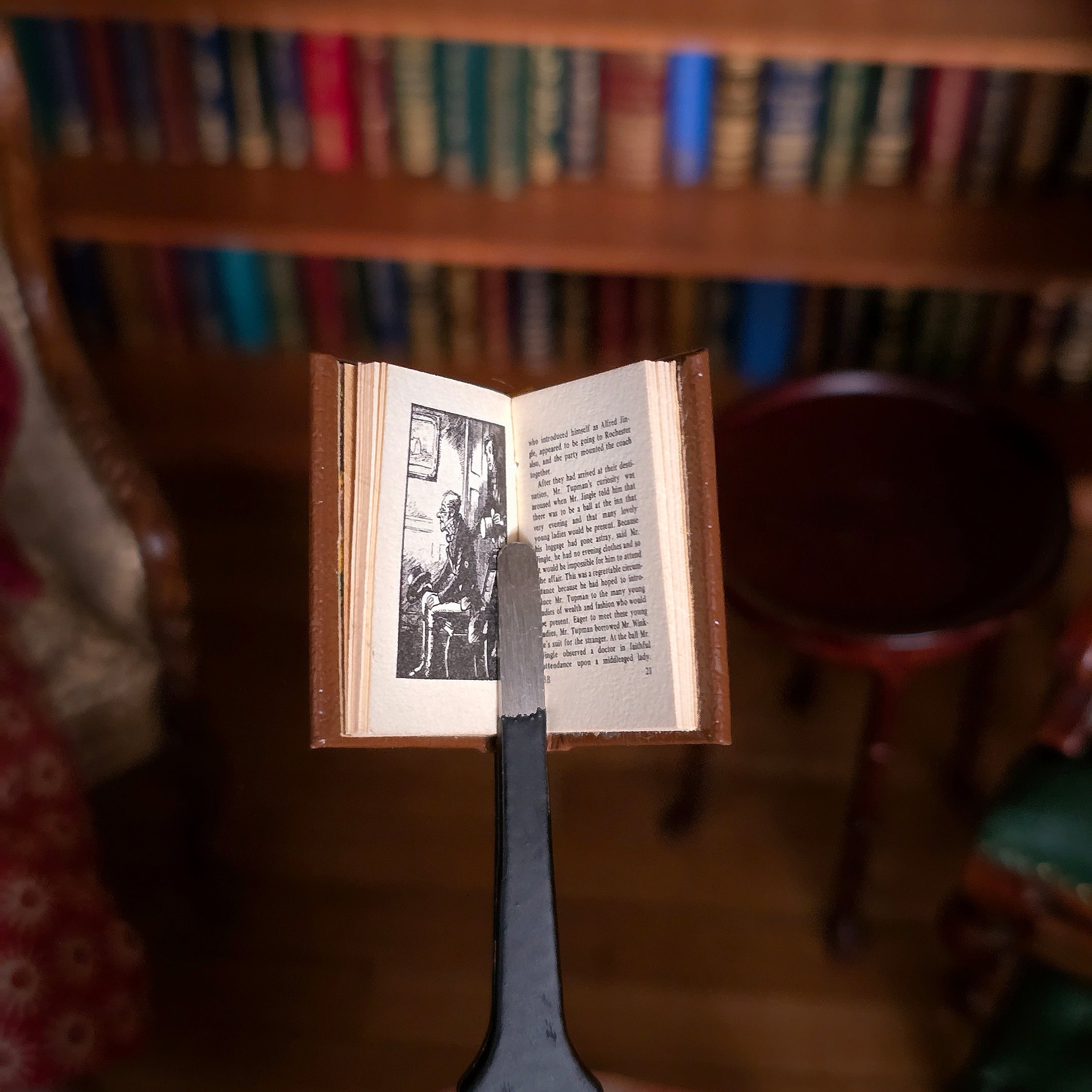 Barbara Raheb "Posthumous Papers of the Pickwick Club" Miniature Book