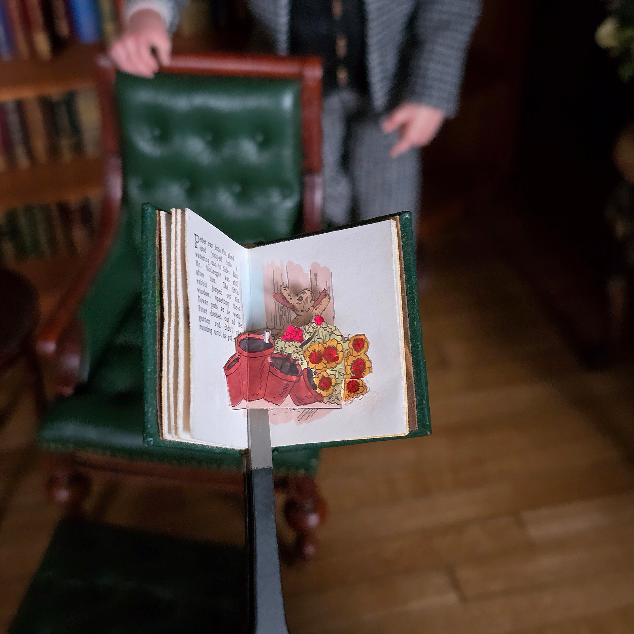 INCREDIBLY RARE Barbara Raheb "Tale of Peter Rabbit" Pop-Up Miniature Book