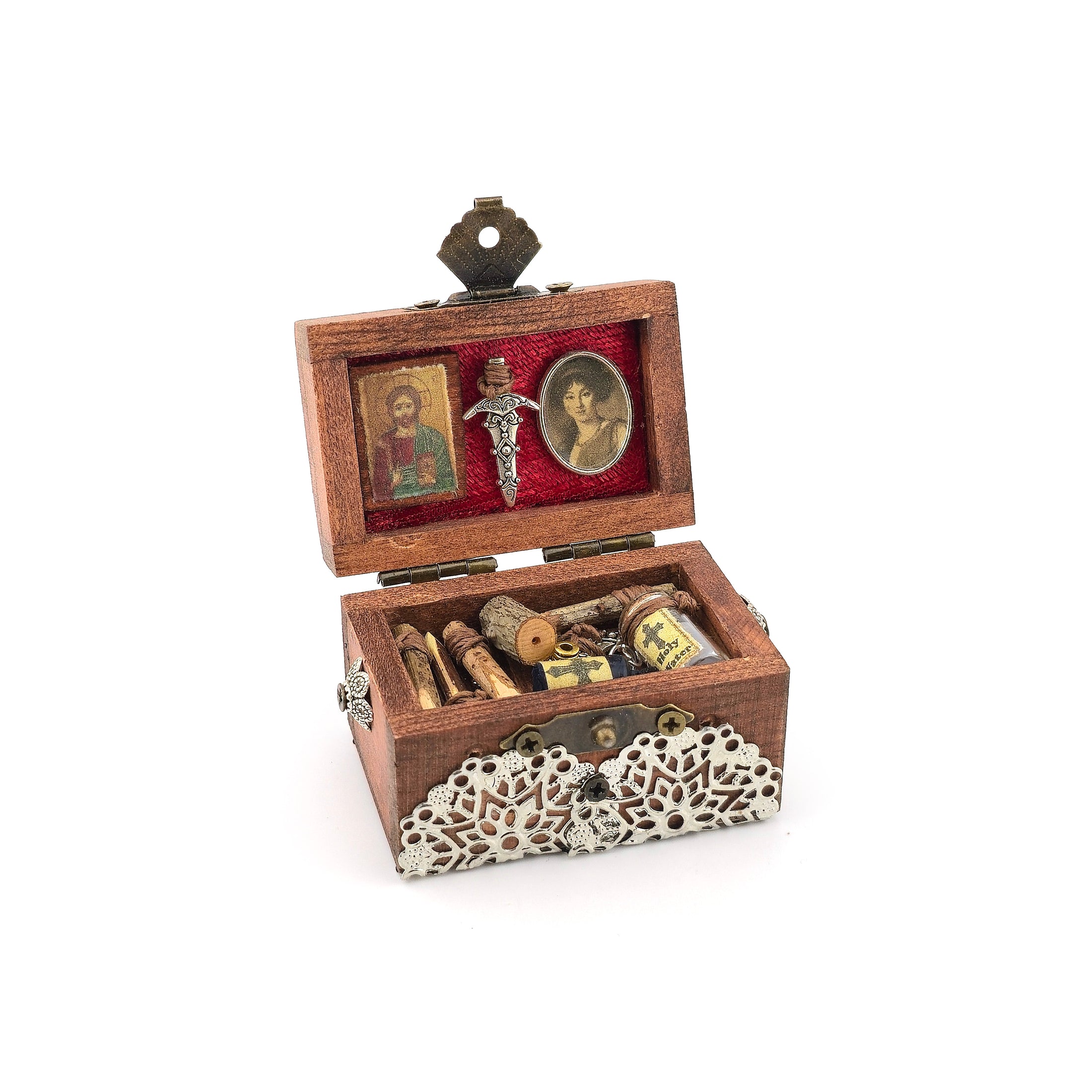 Miniature Vampire Hunting Chest with Artisan Accessories