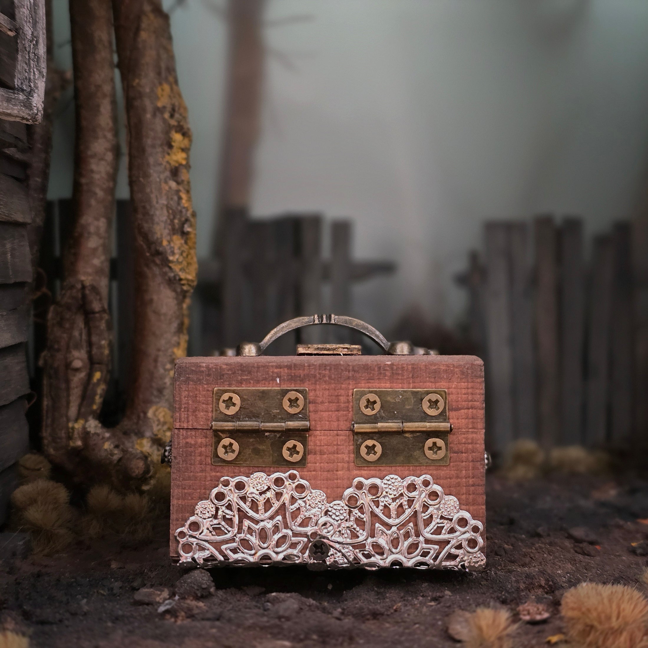 Miniature Vampire Hunting Chest with Artisan Accessories