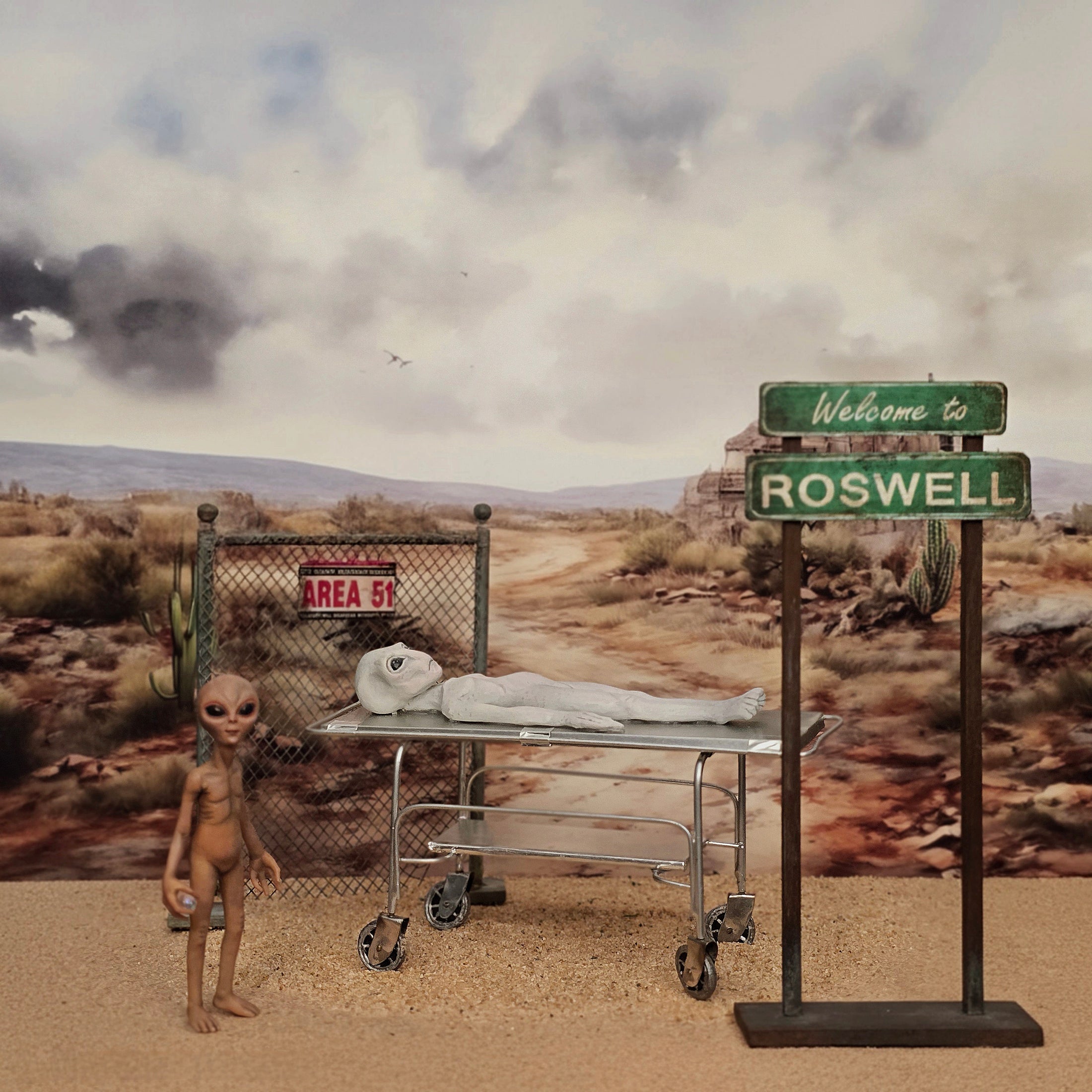 Rare Roswell Area 51 Alien Scene Set by Coursien & Dudley OOAK