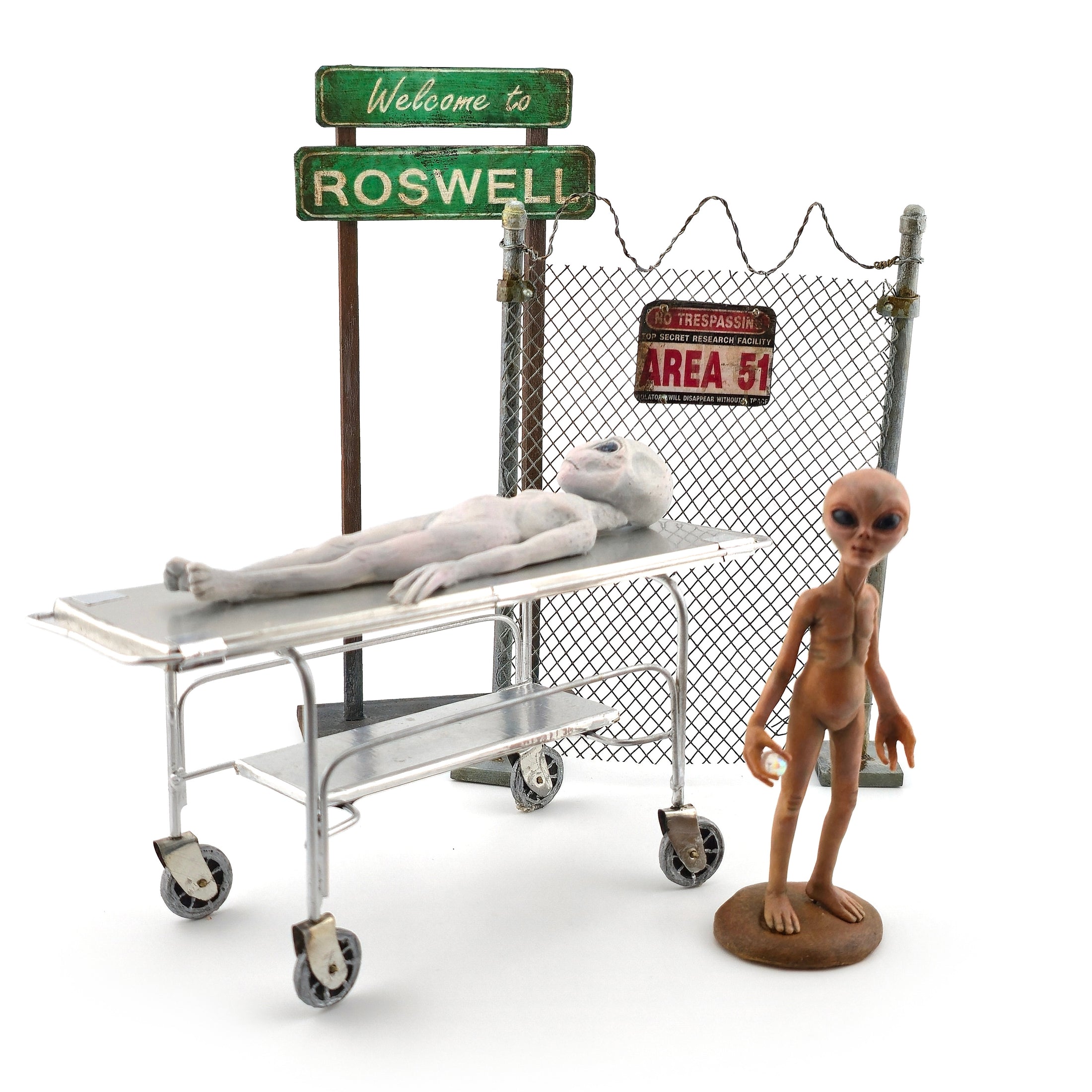 Rare Roswell Area 51 Alien Scene Set by Coursien & Dudley OOAK