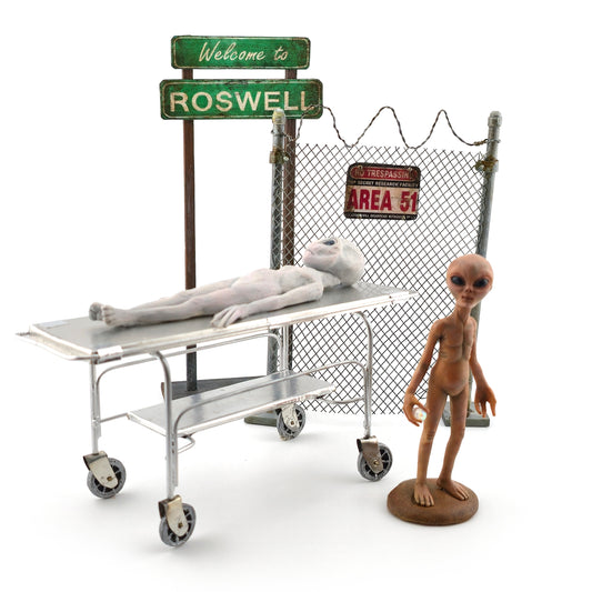 Rare Roswell Area 51 Alien Scene Set by Coursien & Dudley OOAK