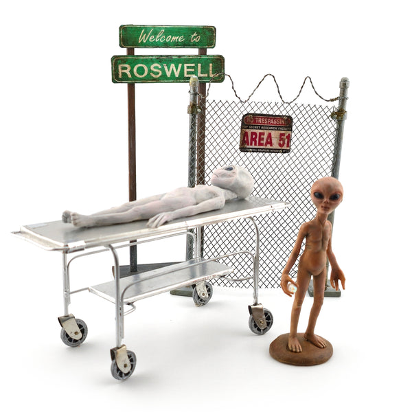 Rare Roswell Area 51 Alien Scene Set by Coursien & Dudley OOAK