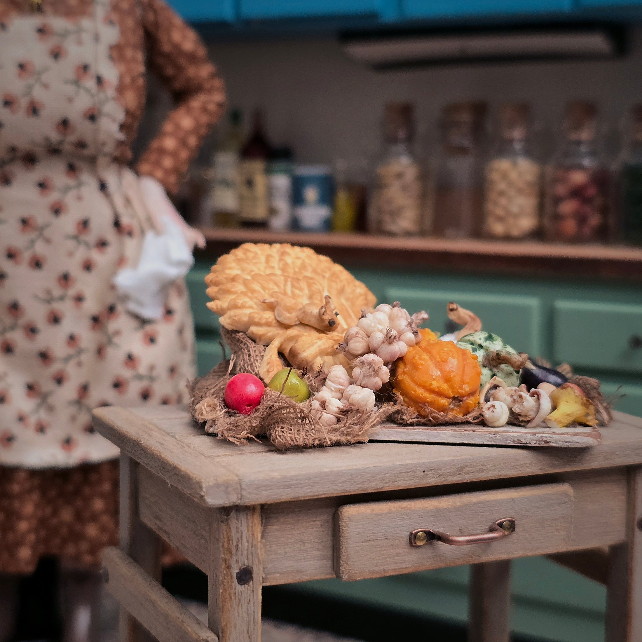 Linda Cummings Thanksgiving Harvest Cornucopia Board with Bread Mouse