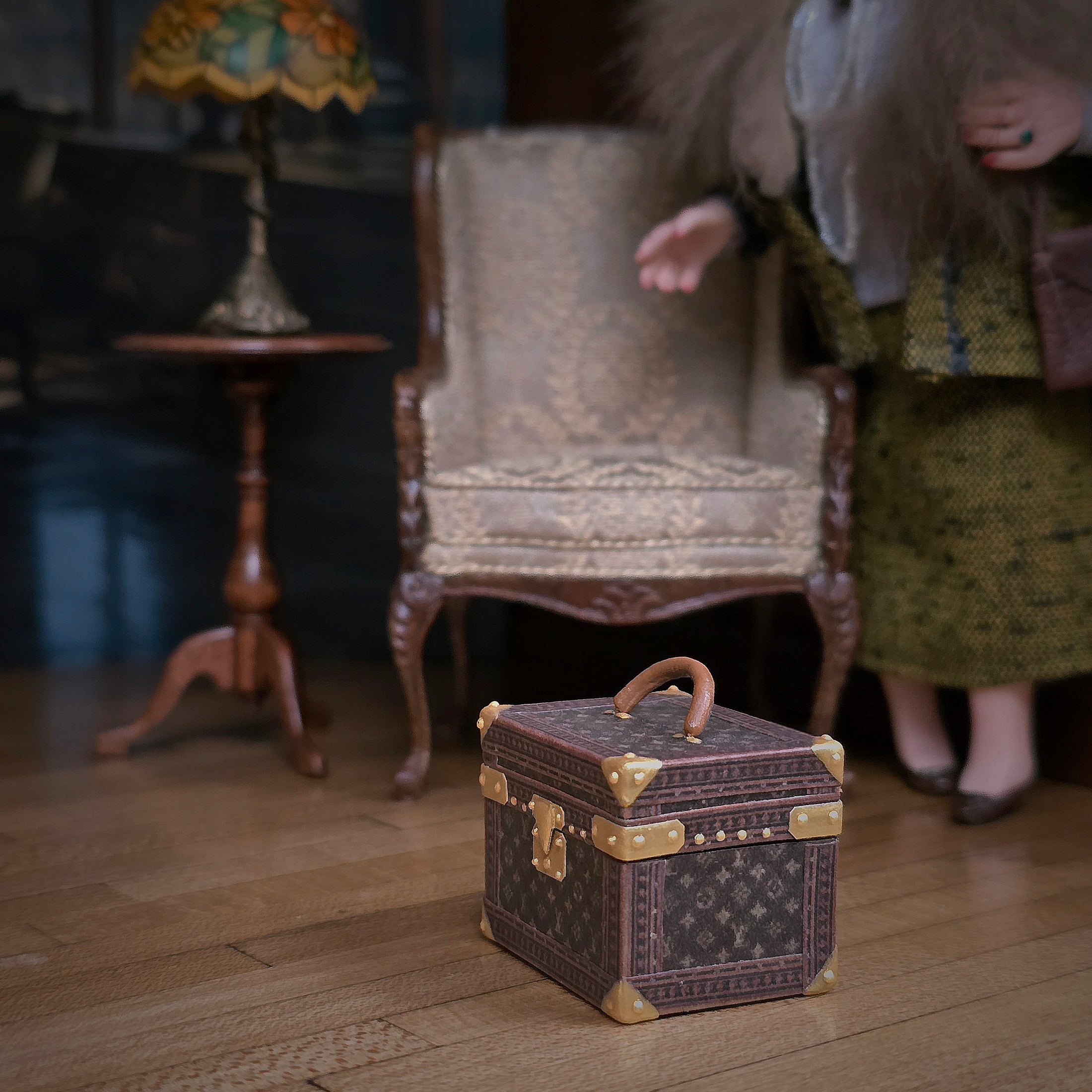 Miniature Louis Vuitton-Style Monogram Hardcase Vanity Trunk with Gold Hardware