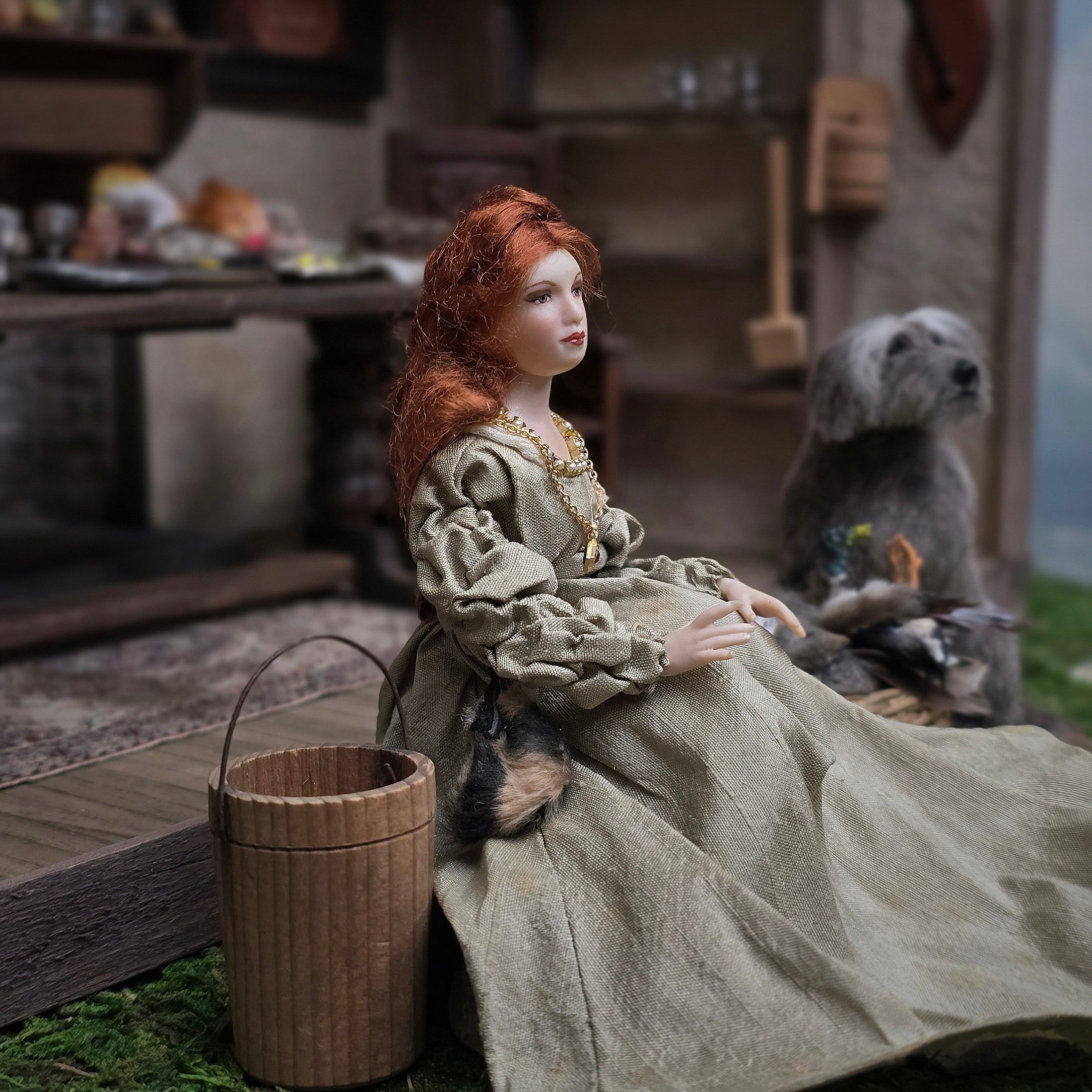Derdriu Dolls Medieval Seated Lady in Silk Gown with Fur Purse & Leather Shoes