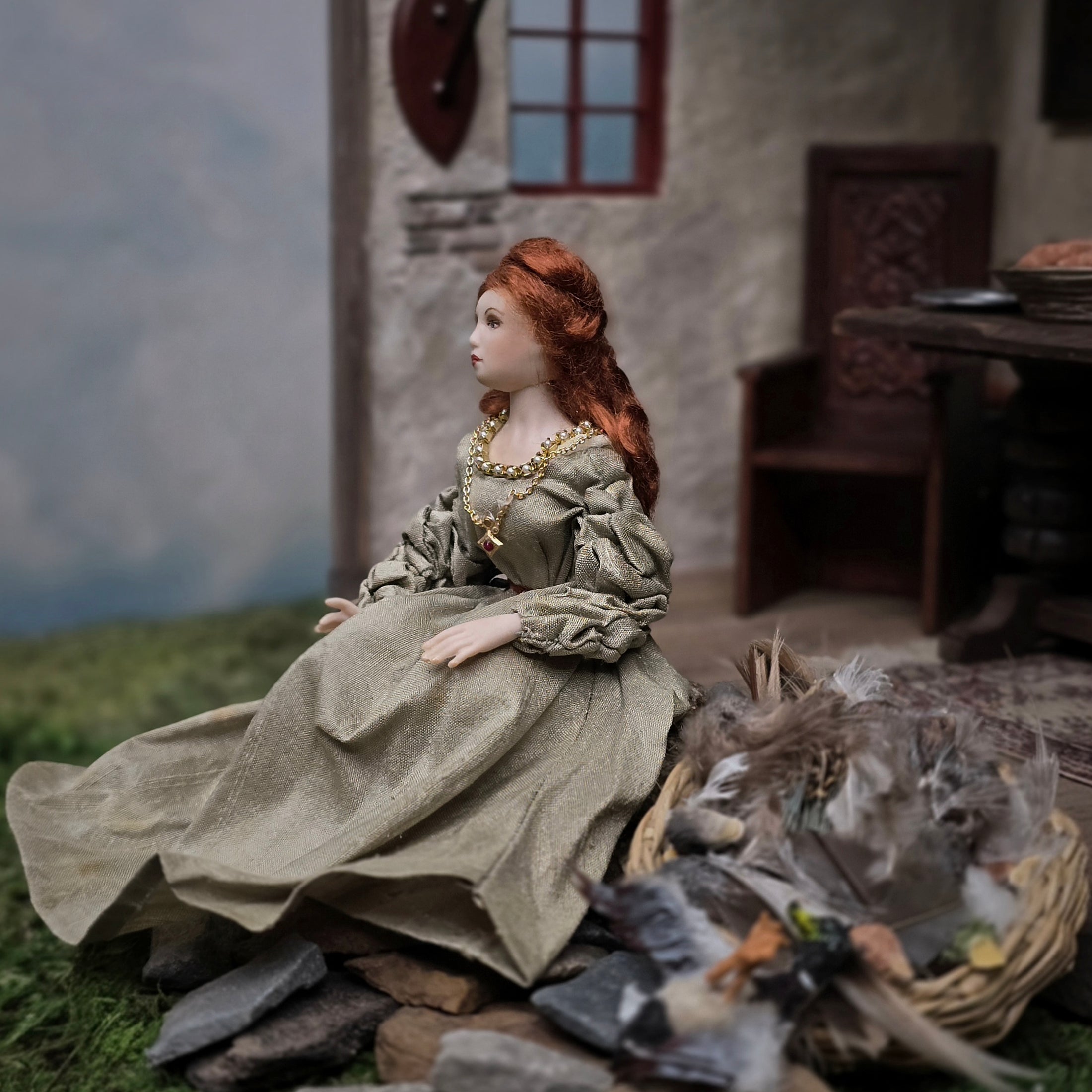 Derdriu Dolls Medieval Seated Lady in Silk Gown with Fur Purse & Leather Shoes
