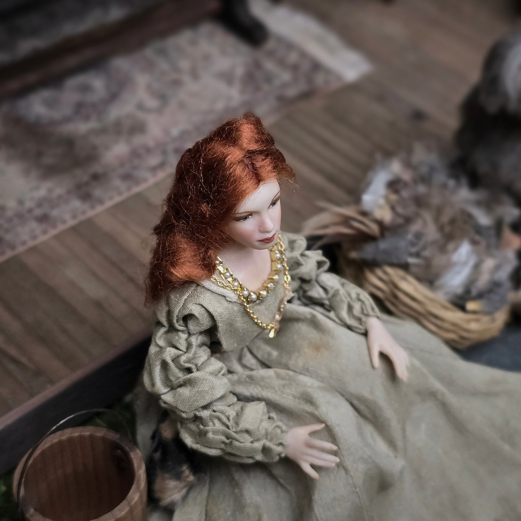 Derdriu Dolls Medieval Seated Lady in Silk Gown with Fur Purse & Leather Shoes