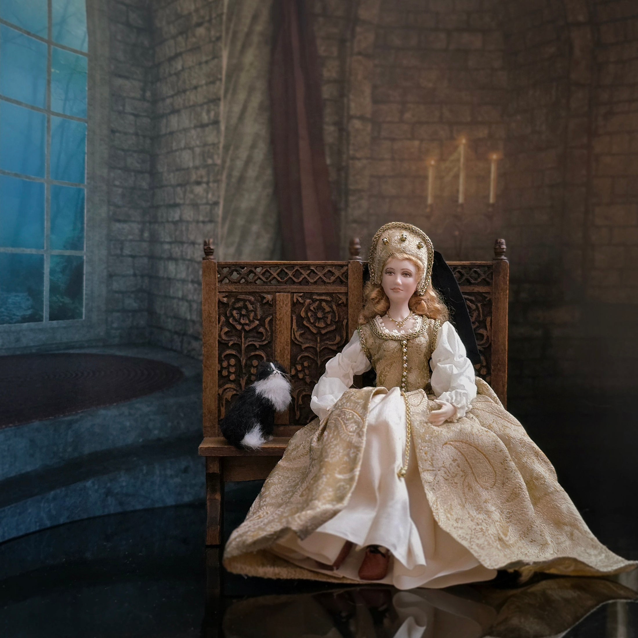 Derdriu Dolls Tudor Royal Lady in Silk Damask with French Hood 1:12 Scale