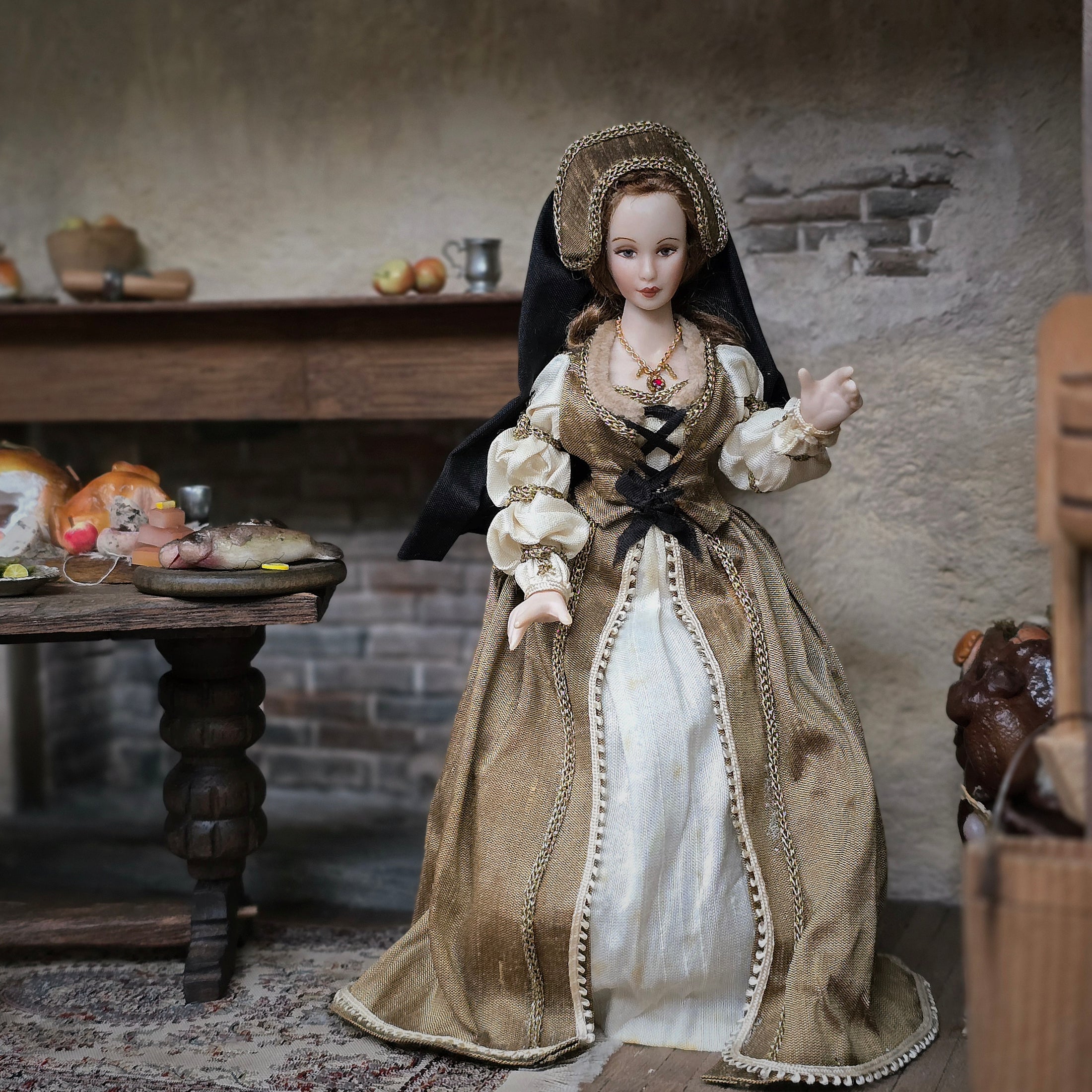 Derdriu Dolls Tudor Lady Noblewoman Anne Boleyn with French Hood 1:12 Scale