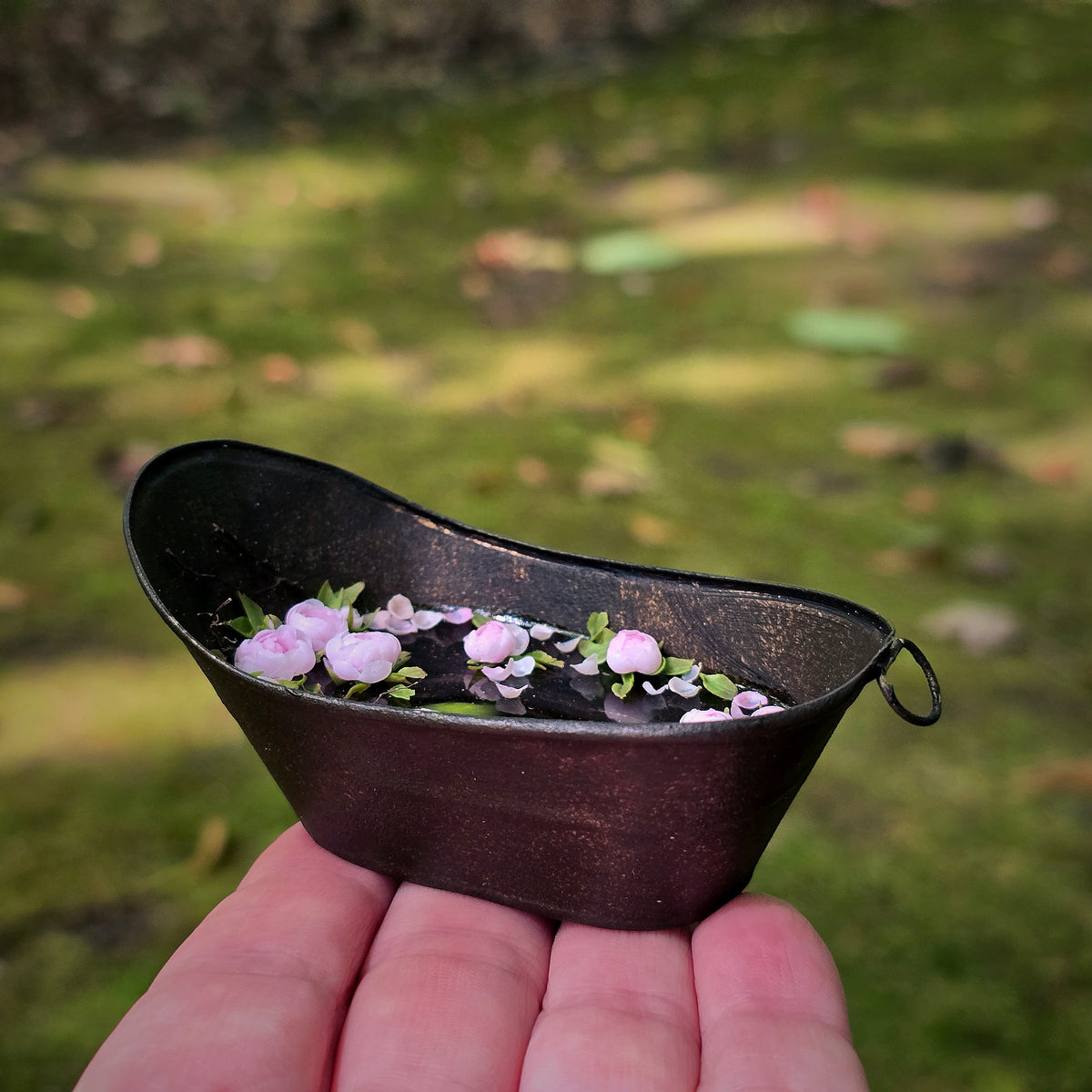 Gosia Suchodolska IGMA Artisan Miniature Rose Petal Bath Garden Tub Exclusive