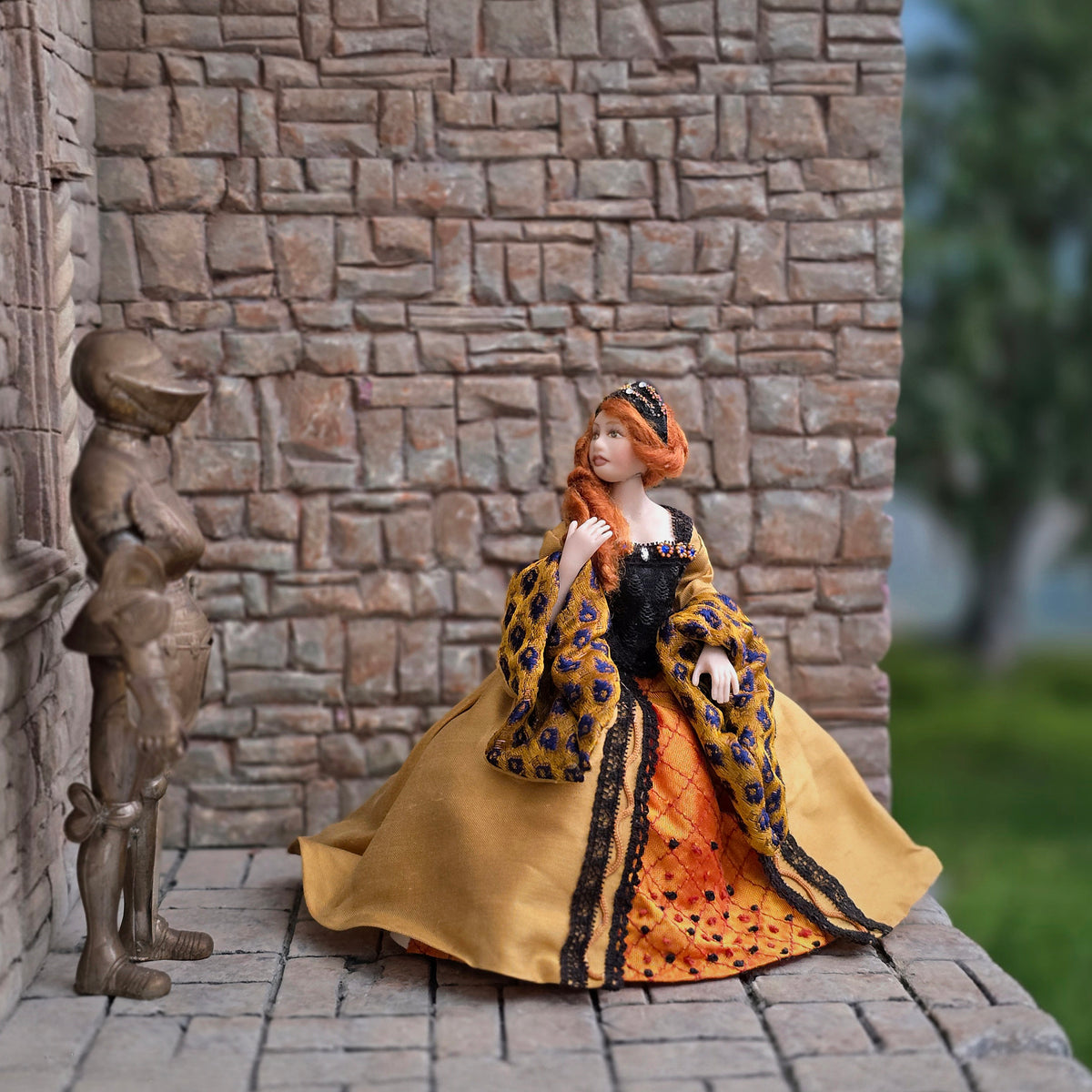 Derdriu Dolls Tudor Lady in Silk & Velvet Gown Porcelain Dollhouse Doll 1:12 Scale