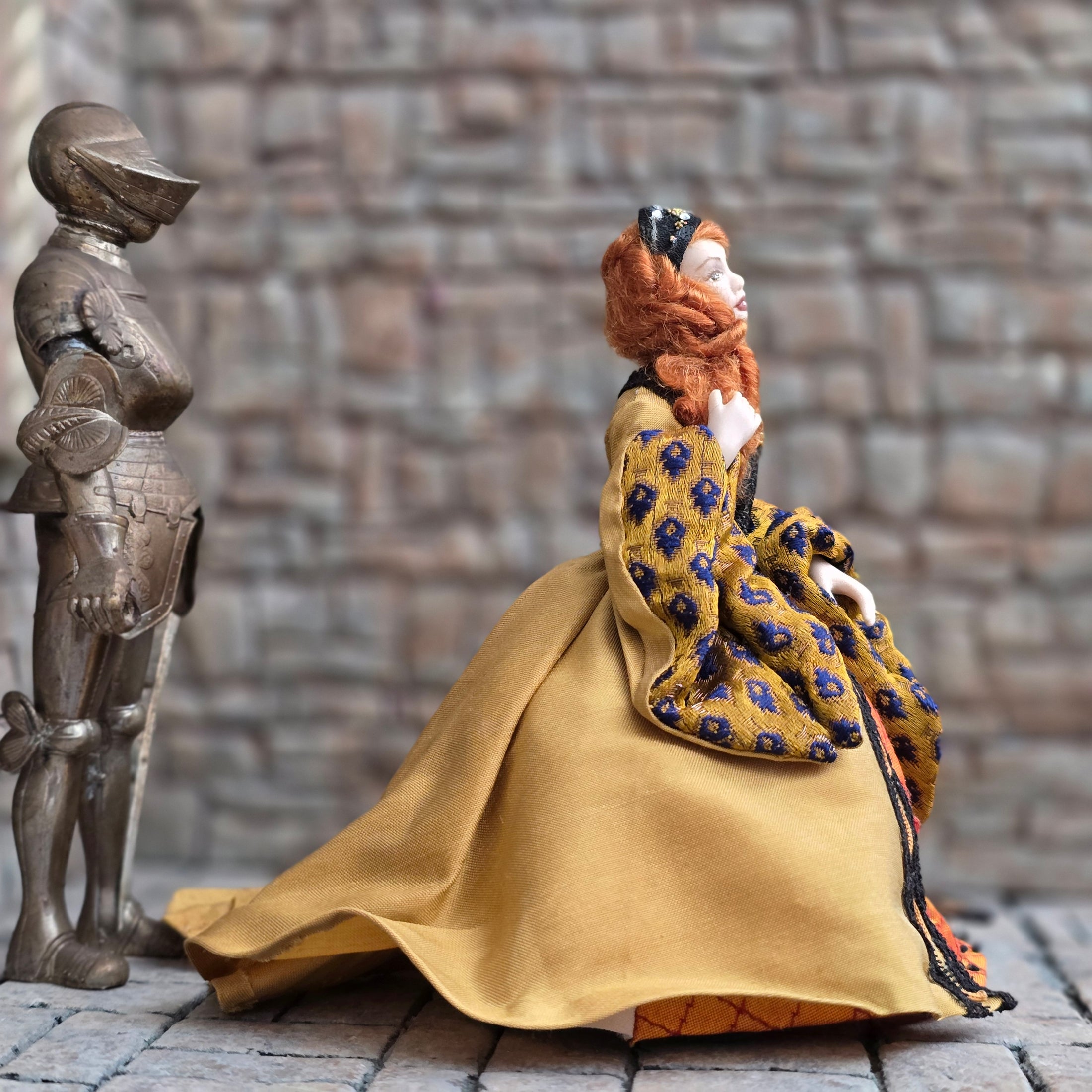 Derdriu Dolls Tudor Lady in Silk & Velvet Gown Porcelain Dollhouse Doll 1:12 Scale