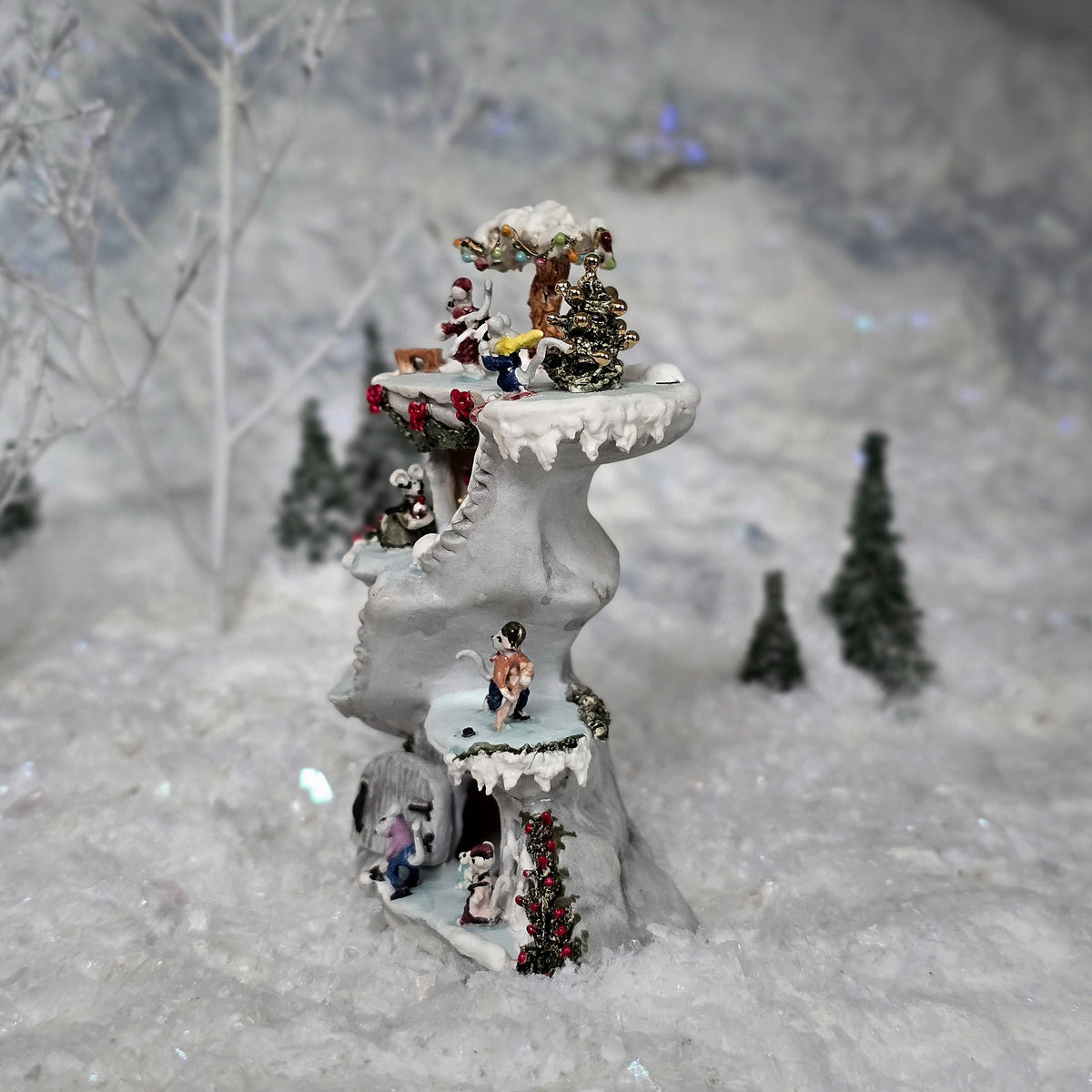 Miniature Sharon Secord Porcelain Christmas Mouse Diorama Tree Burrow Winter Scene