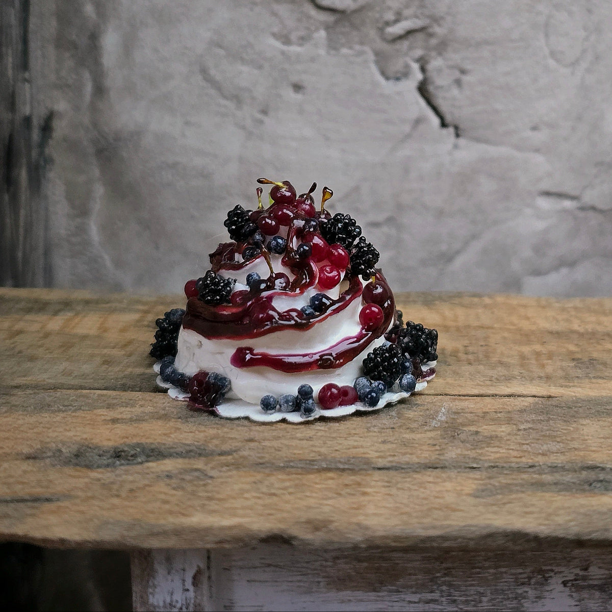 Gosia Suchodolska Miniature Berry Pavlova Dessert on Paper Doily 1:12 Scale