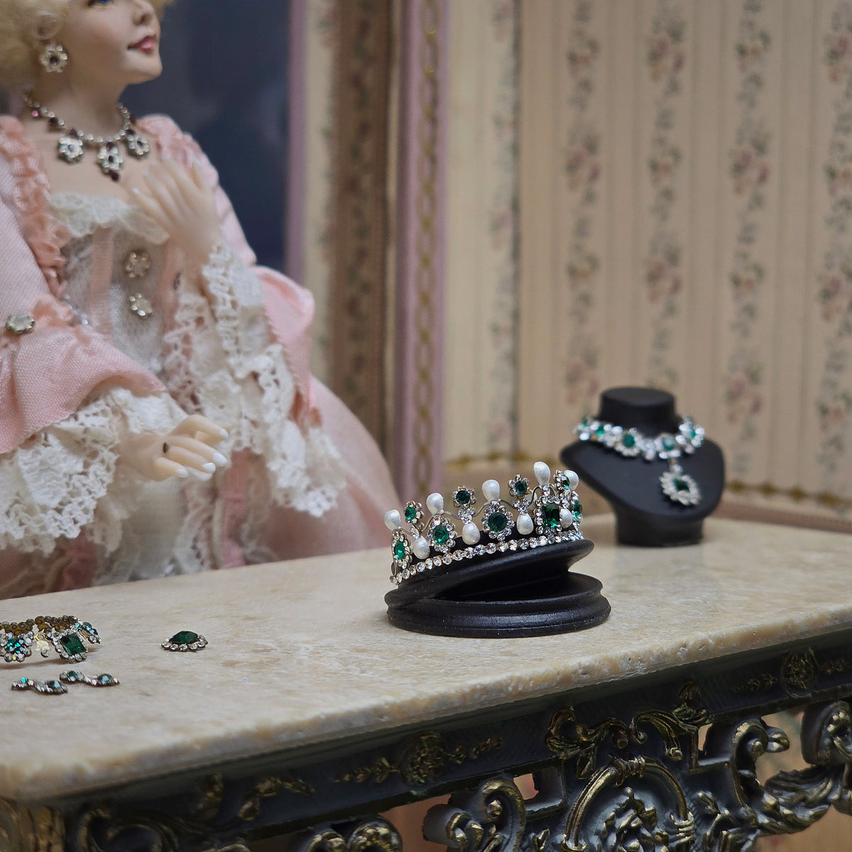Sun Lemmens Emerald, Pearl & Crystal Royal Tiara on Display Stand Netherlands