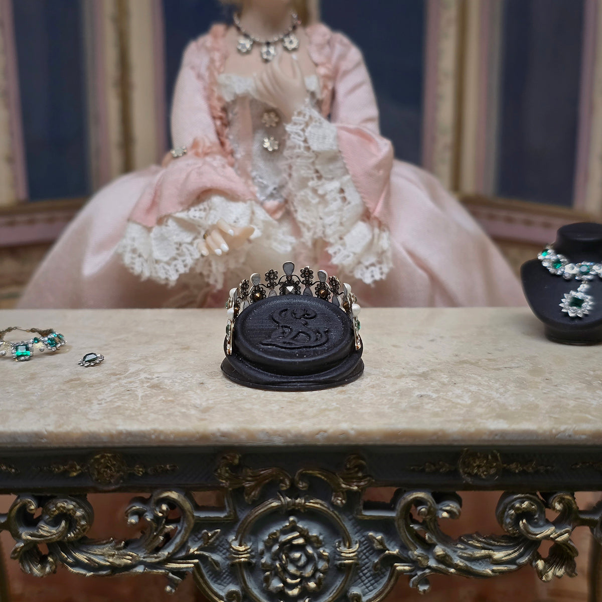 Sun Lemmens Emerald, Pearl & Crystal Royal Tiara on Display Stand Netherlands