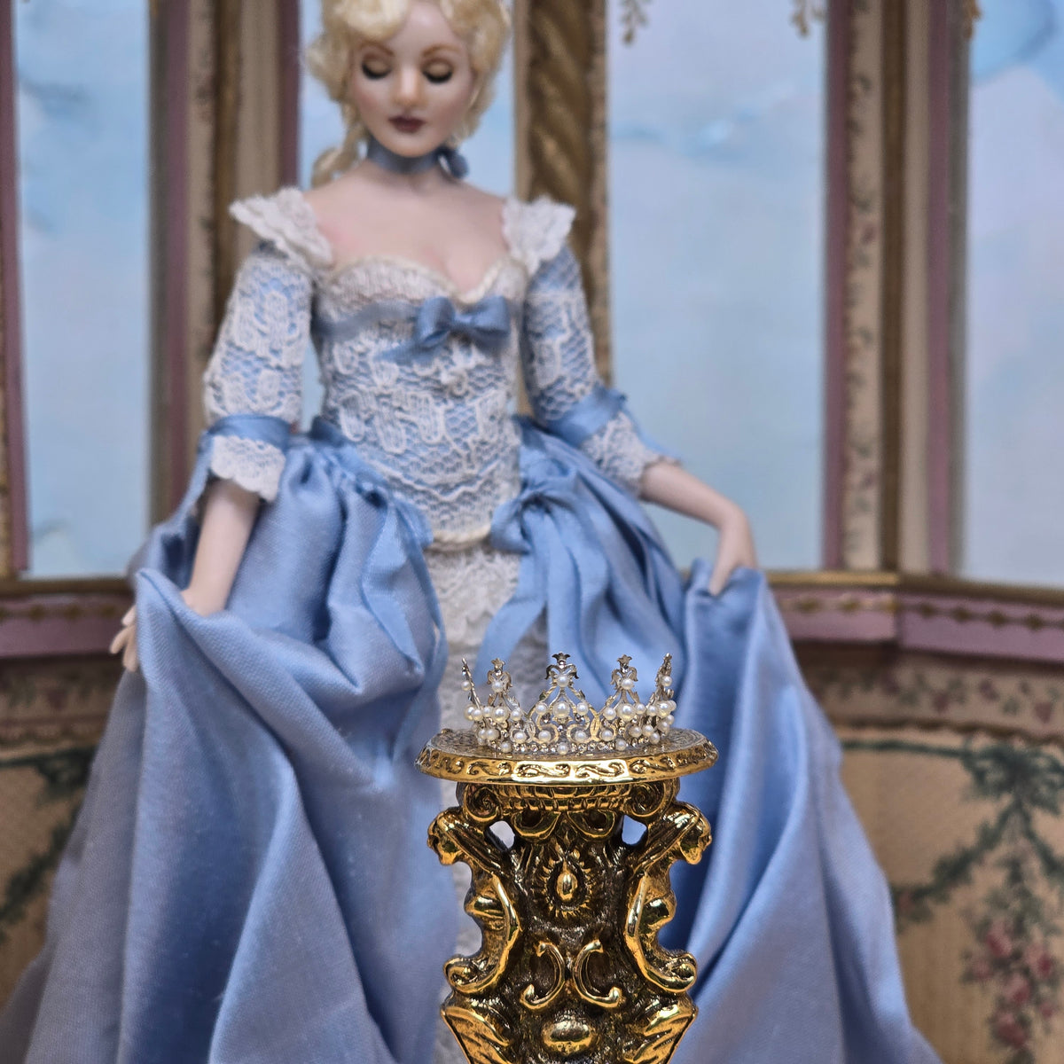 Sun Lemmens Wearable Dollhouse Doll Kent Pearl Festoon Tiara Replica