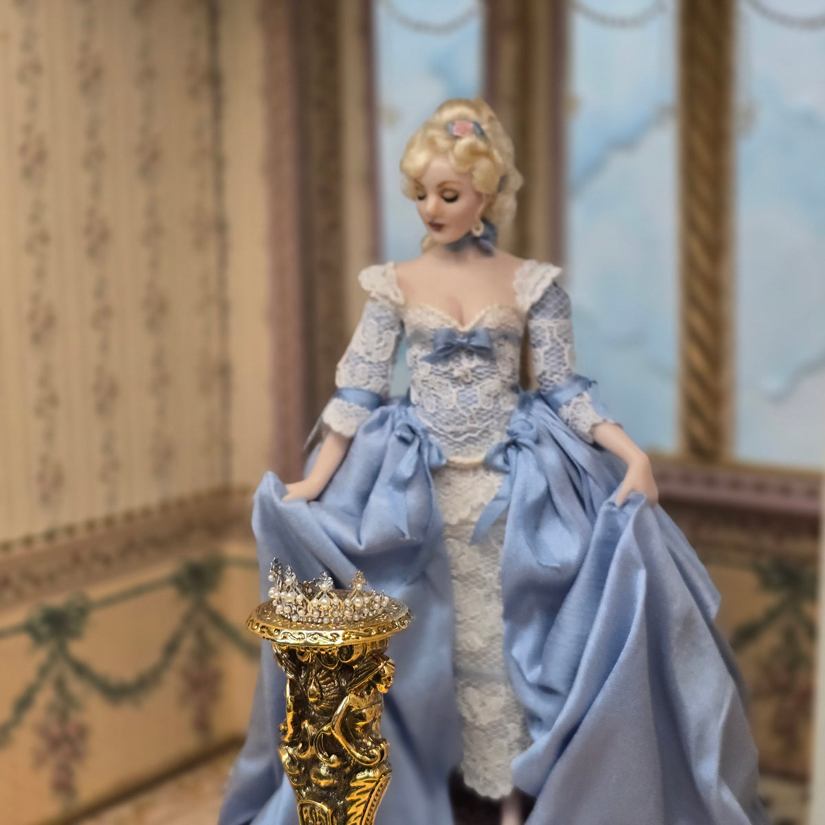 Sun Lemmens Wearable Dollhouse Doll Kent Pearl Festoon Tiara Replica