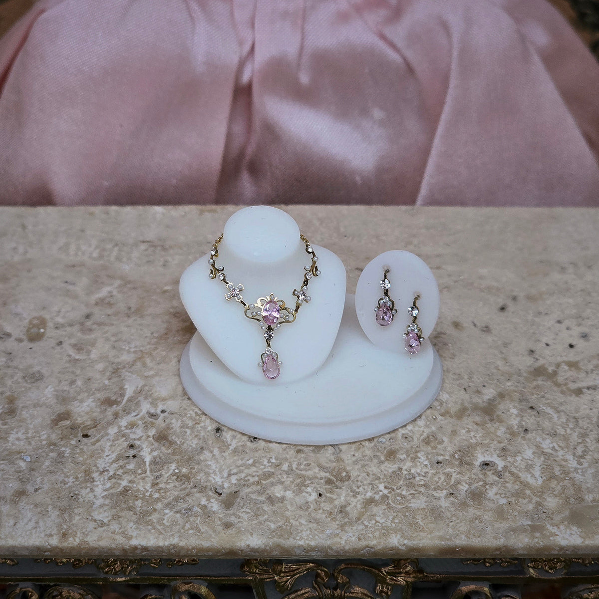 Sun Lemmens Wearable Pale Pink Gemstone Necklace & Earring Set with White Display