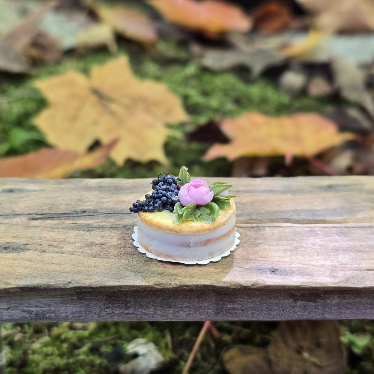 Gosia Suchodolska & Anna Wybranowska Naked Cake with Pink Peony & Wild Grapes