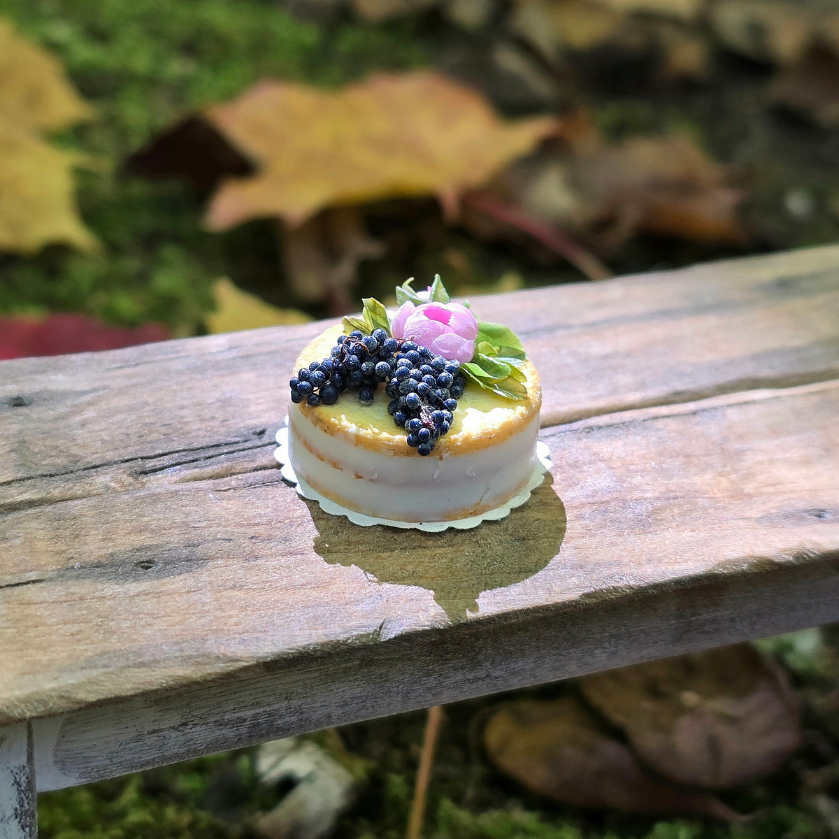 Gosia Suchodolska & Anna Wybranowska Naked Cake with Pink Peony & Wild Grapes