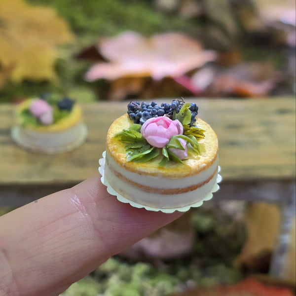 Gosia Suchodolska & Anna Wybranowska Naked Cake with Pink Peony & Wild Grapes