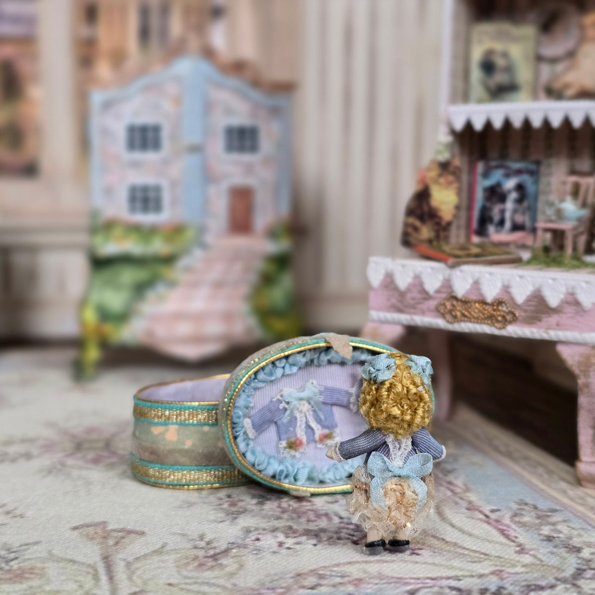 Verity’s Dolls Mignonette Doll's Doll with Oval Presentation Egg-Shaped Box & Trousseau