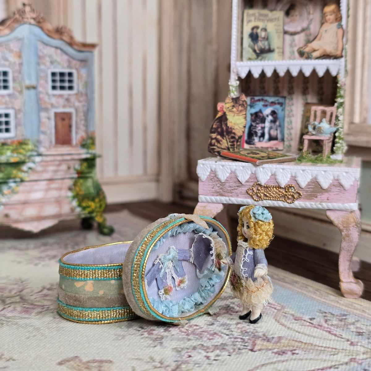 Verity’s Dolls Mignonette Doll's Doll with Oval Presentation Egg-Shaped Box & Trousseau