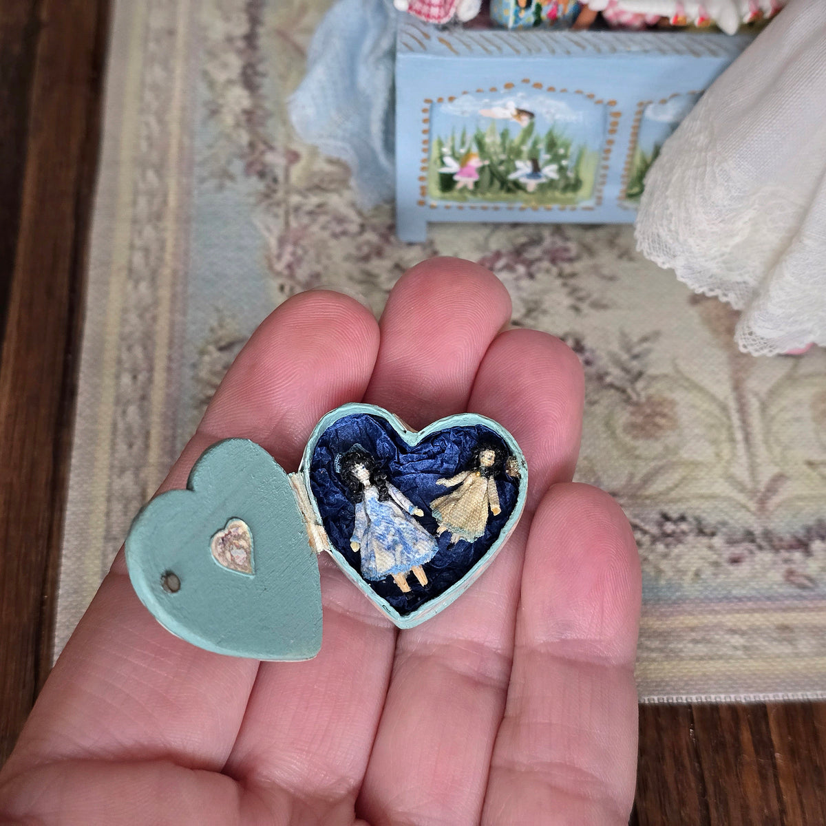 Deb Jackson Pair of Miniature Dolls in Heart-Shaped Keepsake Box 1:12 Scale