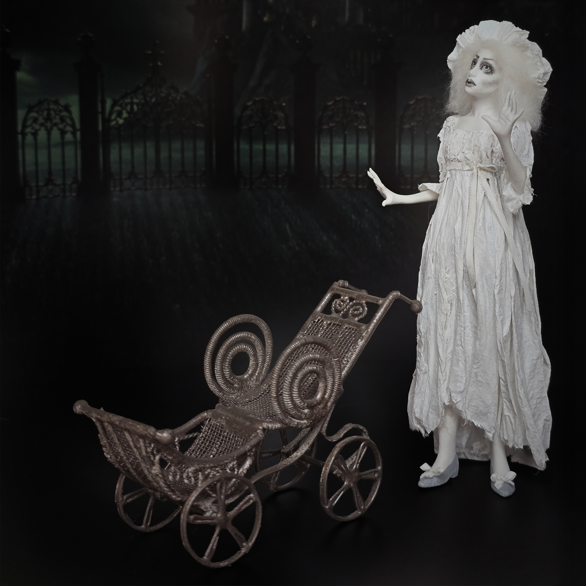 Victorian Doll Antique-Style Wire Mesh Miniature Baby Pram Carriage with Brass Finish