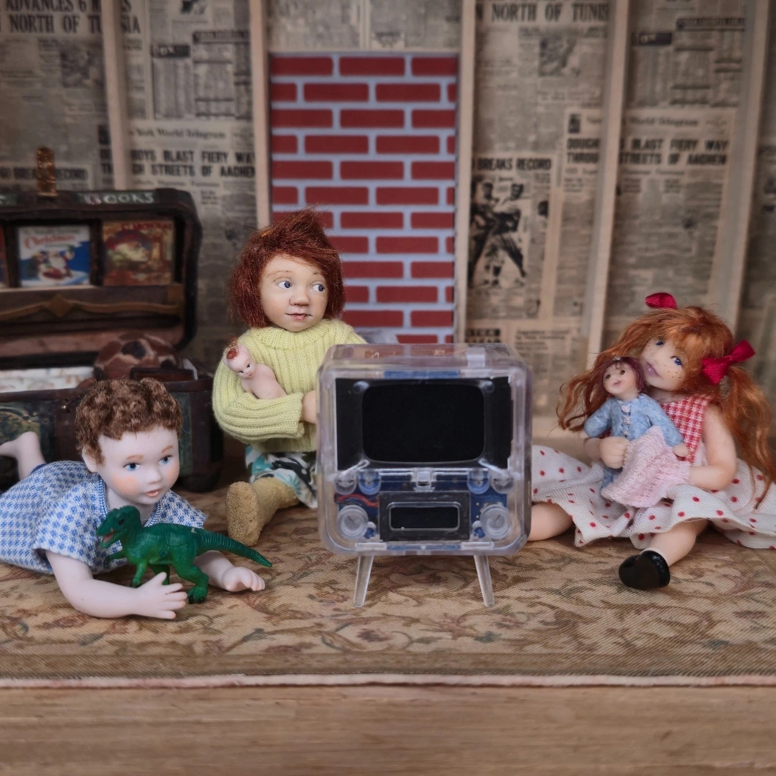 Miniature Dollhouse Working Clear Retro Television TV with Remote 1:12