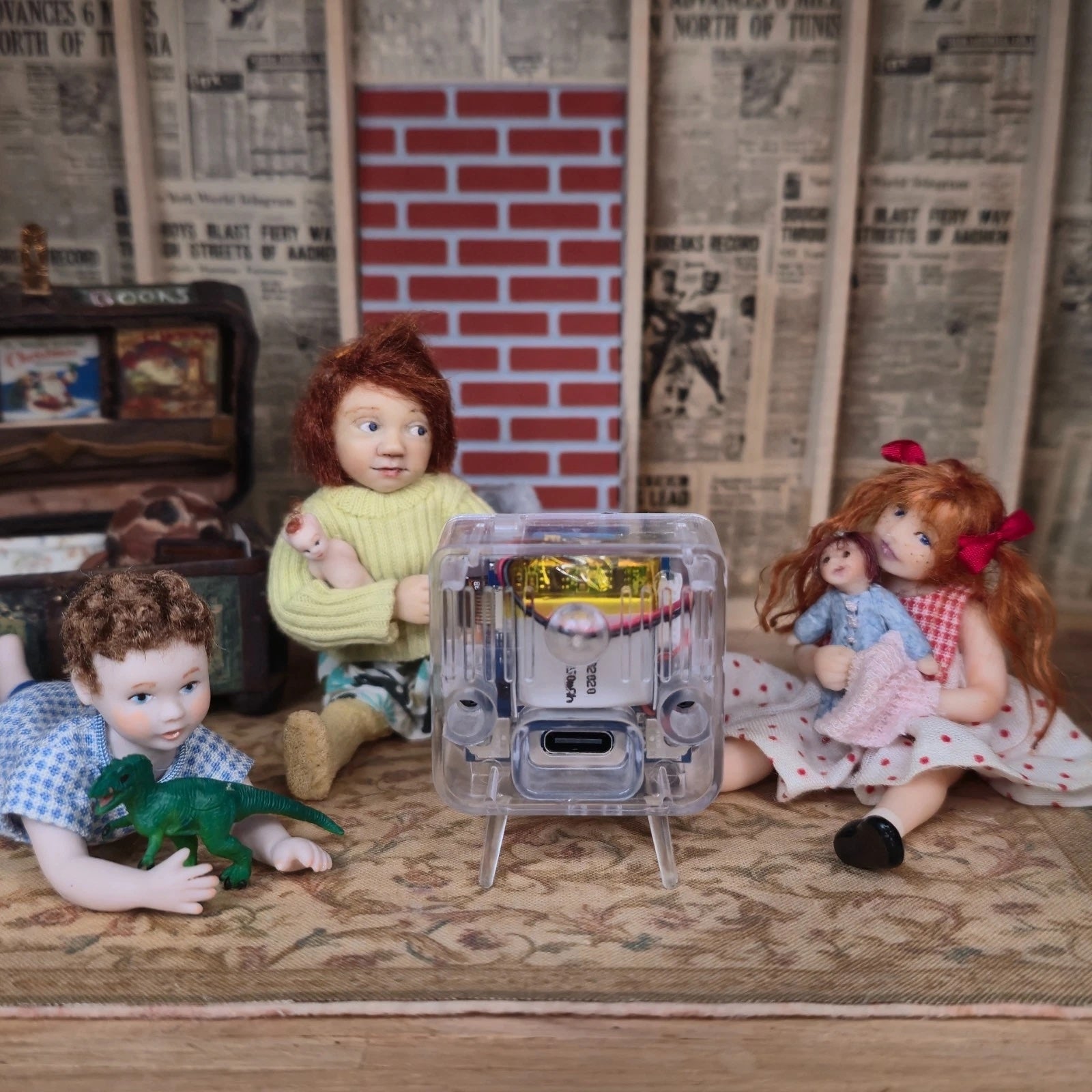 Miniature Dollhouse Working Clear Retro Television TV with Remote 1:12